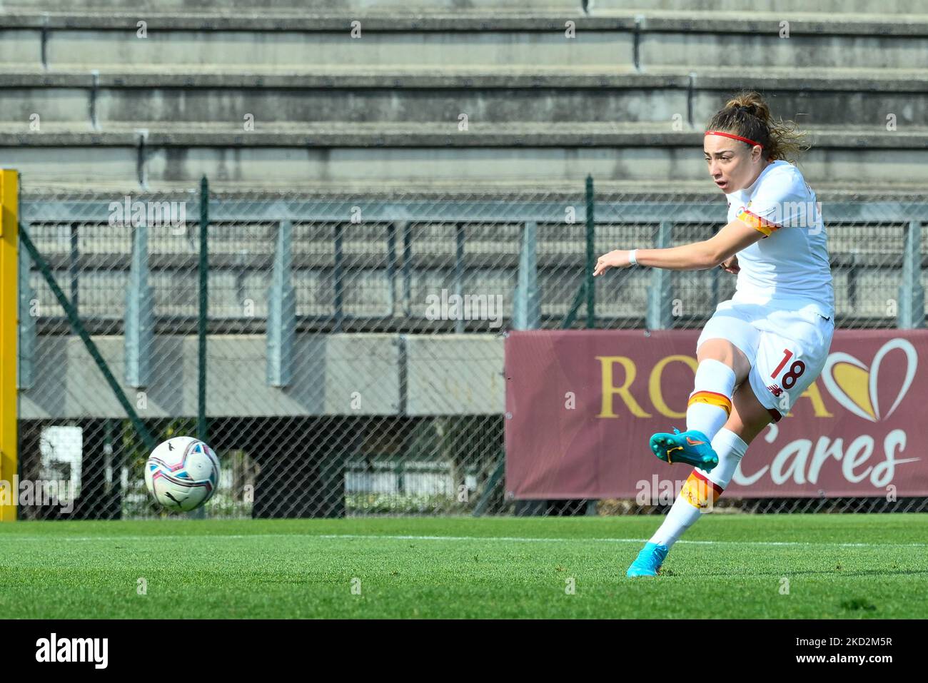 Benedetta Glionna (AS Roma Women) durante la finale del quarto Calcio Italiano - Coppa Italia Women 2021/2022 partita tra AS Roma Women vs FC Como Women allo stadio tre Fontane il 13 febbraio 2022. (Foto di Fabrizio Corradetti/LiveMedia/NurPhoto) Foto Stock