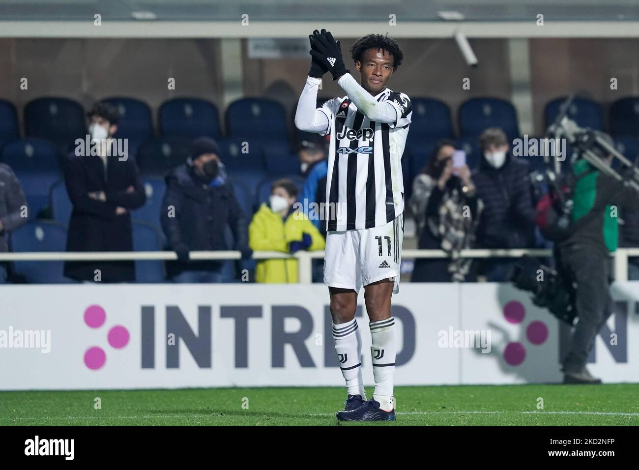 Juan Cuadrado del Juventus FC durante l'Atalanta BC contro il FC Juventus, serie A, allo stadio Gewiss il 13 febbraio 2022. (Foto di Alessio Morgese/NurPhoto) Foto Stock