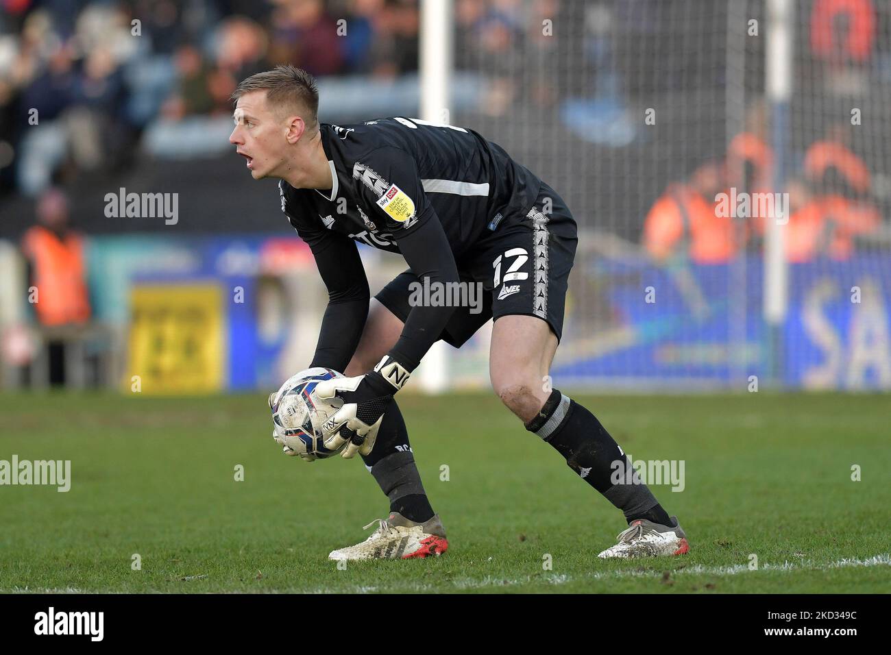 Alex Bass del Bradford City Association Football Club durante la partita della Sky Bet League 2 tra Oldham Athletic e Bradford City al Boundary Park, Oldham, sabato 19th febbraio 2022. (Foto di Eddie Garvey/MI News/NurPhoto) Foto Stock