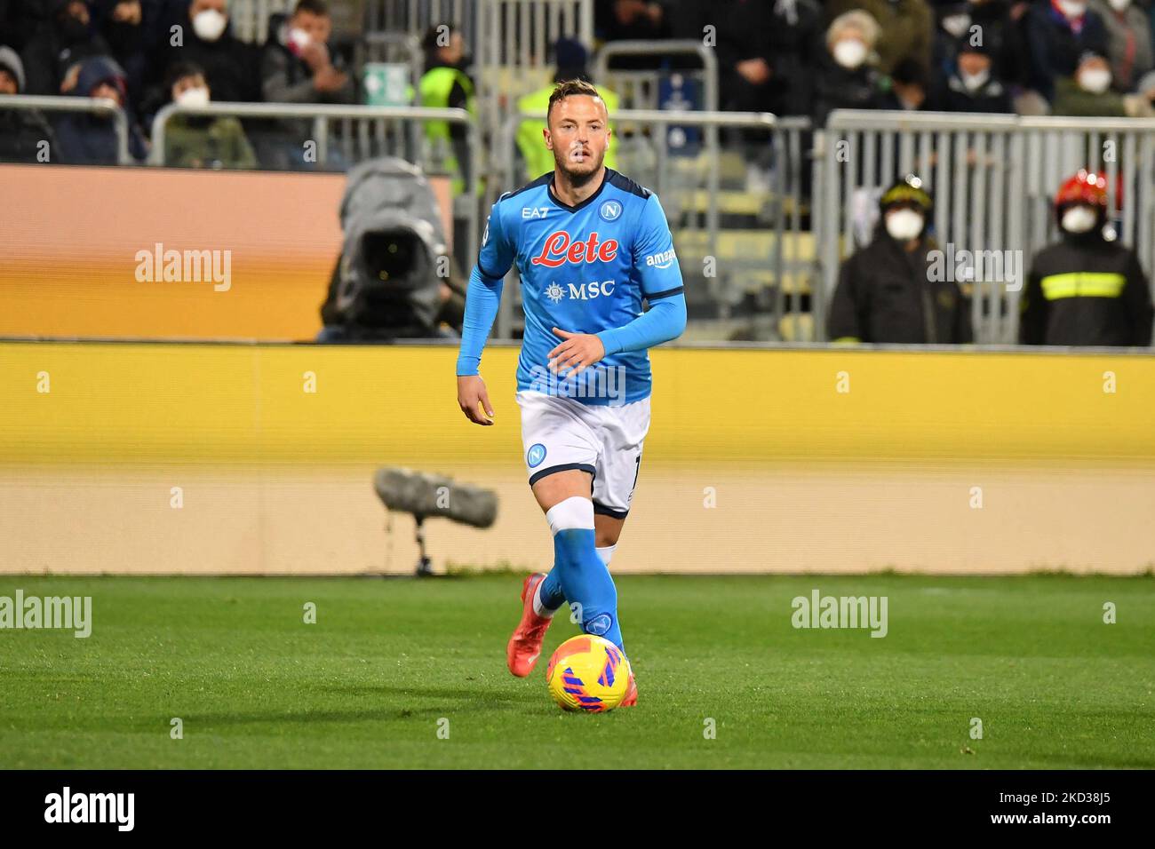 Amir Rrahmani di Napoli durante la serie calcistica italiana Cagliari Calcio vs SSC Napoli il 21 febbraio 2022 presso l'Unipol Domus di Cagliari (Foto di Luigi Canu/LiveMedia/NurPhoto) Foto Stock