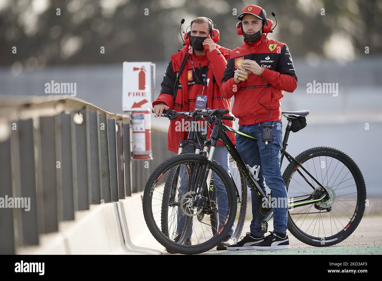 Charles Leclerc di Monaco e Ferrari durante il Day One of F1 Test al circuito di Barcellona-Catalunya il 23 febbraio 2022 a Barcellona, Spagna. (Foto di Jose Breton/Pics Action/NurPhoto) Foto Stock