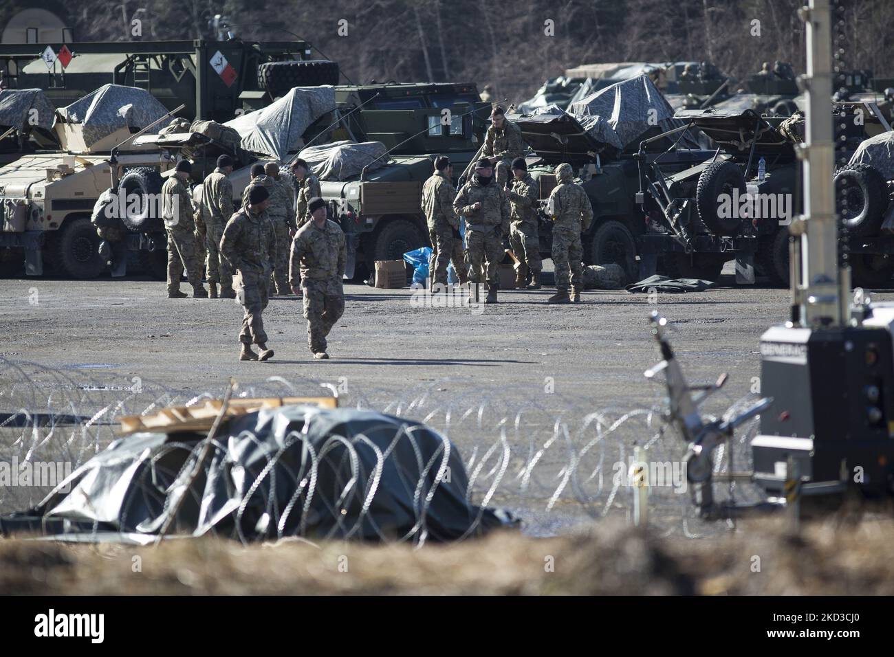 Soldati americani inviati al confine polacco-ucraino in relazione alla crisi in Ucraina visto vicino arlamow il 24 febbraio 2022. (Foto di Maciej Luczniewski/NurPhoto) Foto Stock