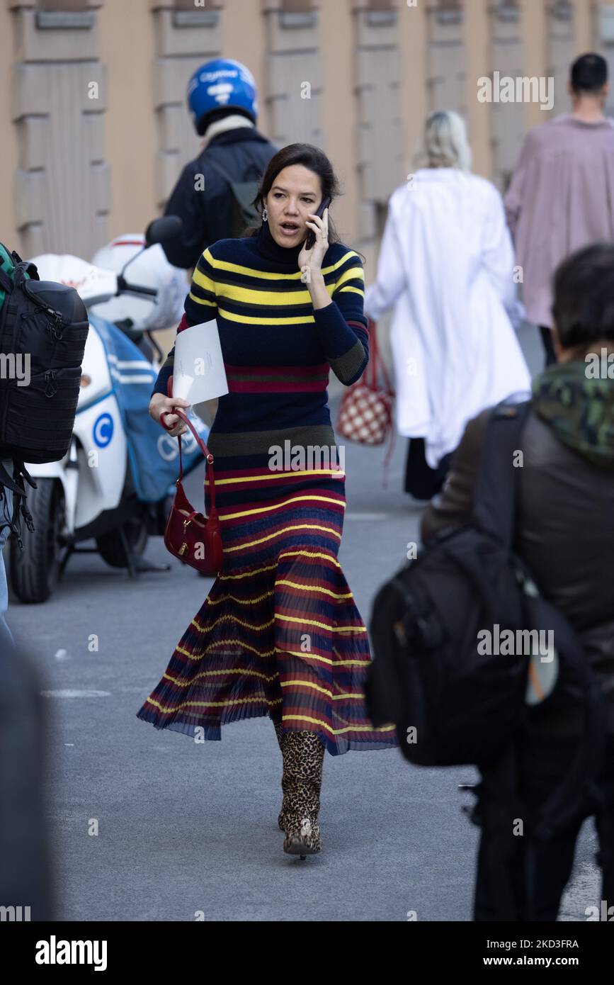 Ospite è visto alla sfilata di moda di Tod durante la settimana della moda di Milano Autunno/Inverno 2022/2023 del 25th febbraio 2022 a Milano. (Foto di Cinzia Camela/LiveMedia/NurPhoto) Foto Stock