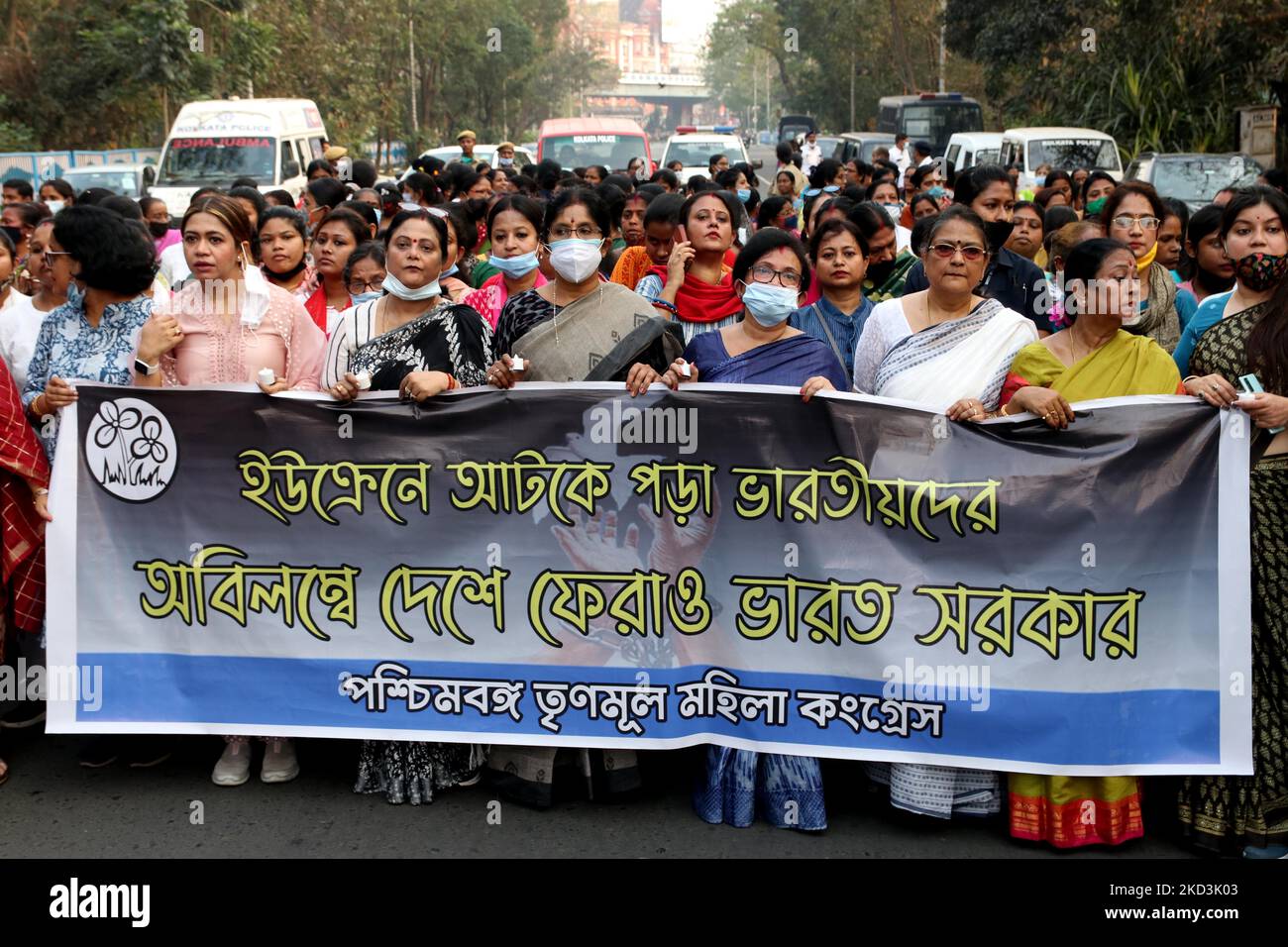 Trinamool Congress donne lavoratori delle cellule protestano contro la guerra in Ucraina, a Kolkata, in India, il 26,2022 febbraio. (Foto di Debajyoti Chakraborty/NurPhoto) Foto Stock