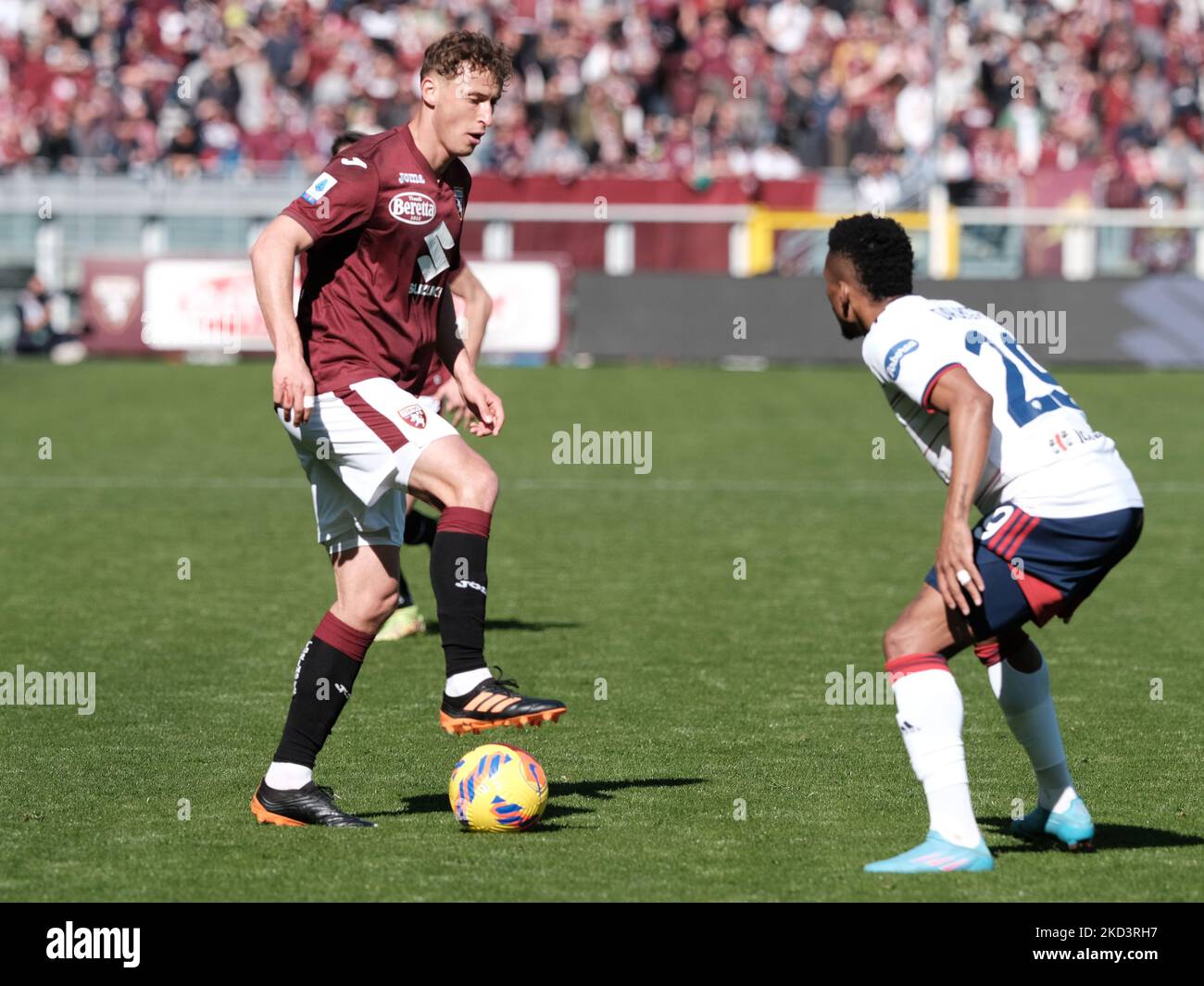 Mërgim Vojvoda durante la Serie Una partita tra Torino e Cagliari a Torino, il 27 febbraio 2022. (Foto di Loris Roselli/NurPhoto) Foto Stock