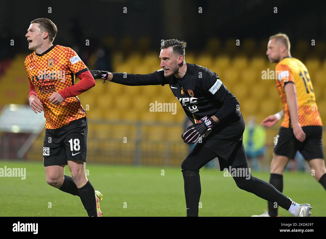 Andrea Paleari Jogador Benevento Durante Jogo Campeonato Italiano Serie  Entre — Fotografia de Stock Editorial © VincenzoIzzo #535949916