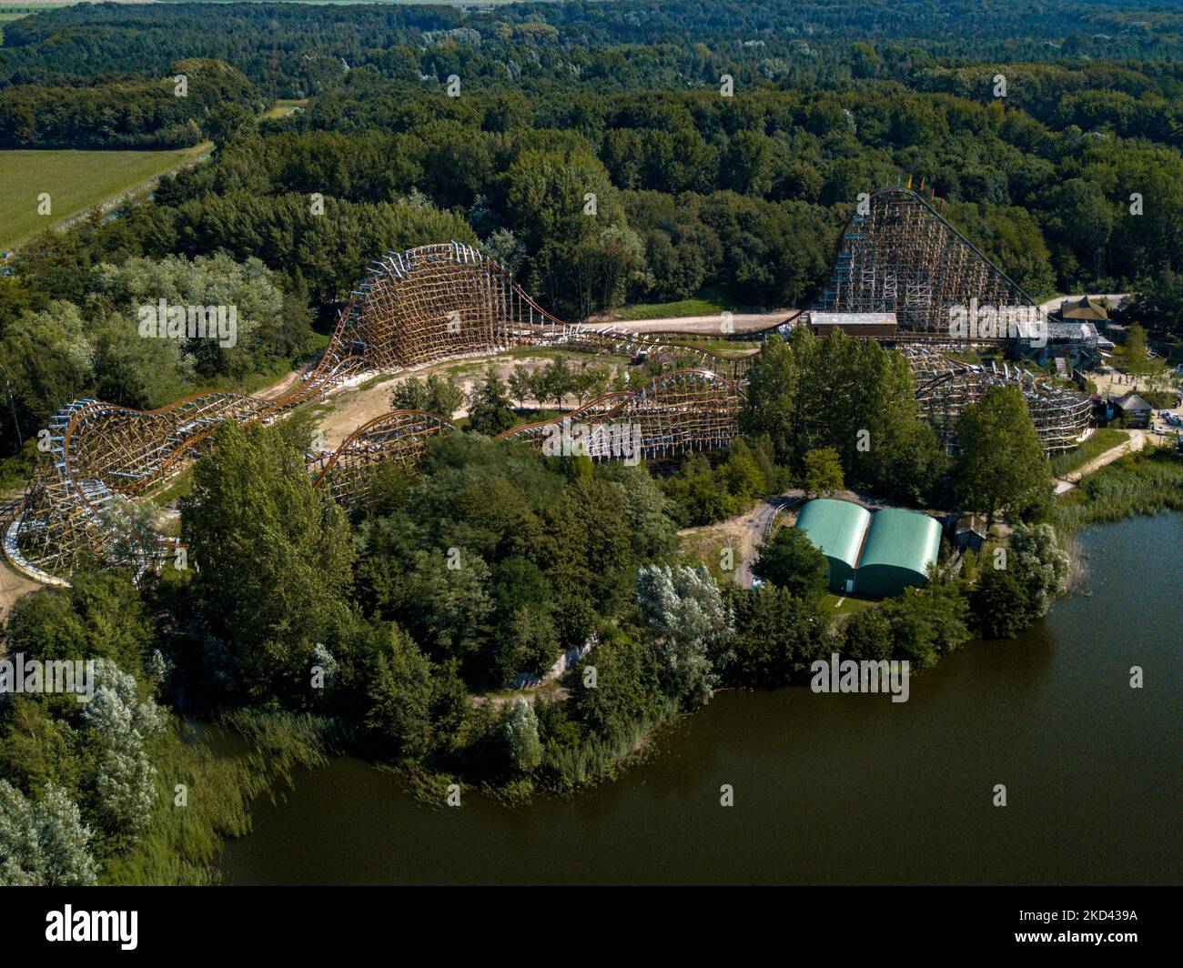 Walibi Holland Theme Park e Undomed RMC Rollercoaster Drone Shots immagini aeree Foto Stock