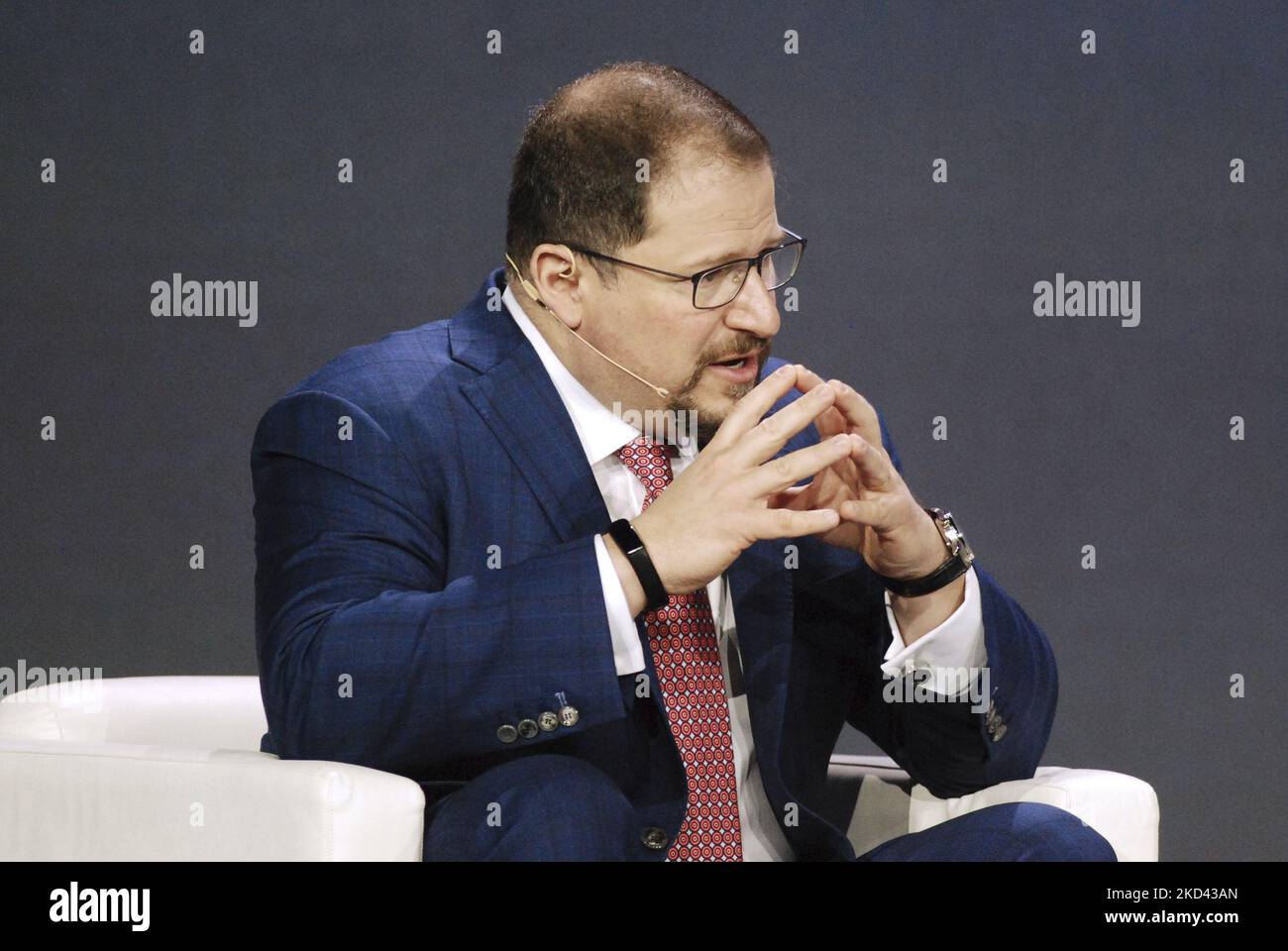 Cristiano Amon Presidente & CEO di Qualcomm, intervenendo al Keynote: Nuova frontiera delle partnership, durante il Mobile World Congress (MWC) di Barcellona, il 1 marzo 2022 a Barcellona, Spagna. (Foto di Joan Cros/NurPhoto) Foto Stock