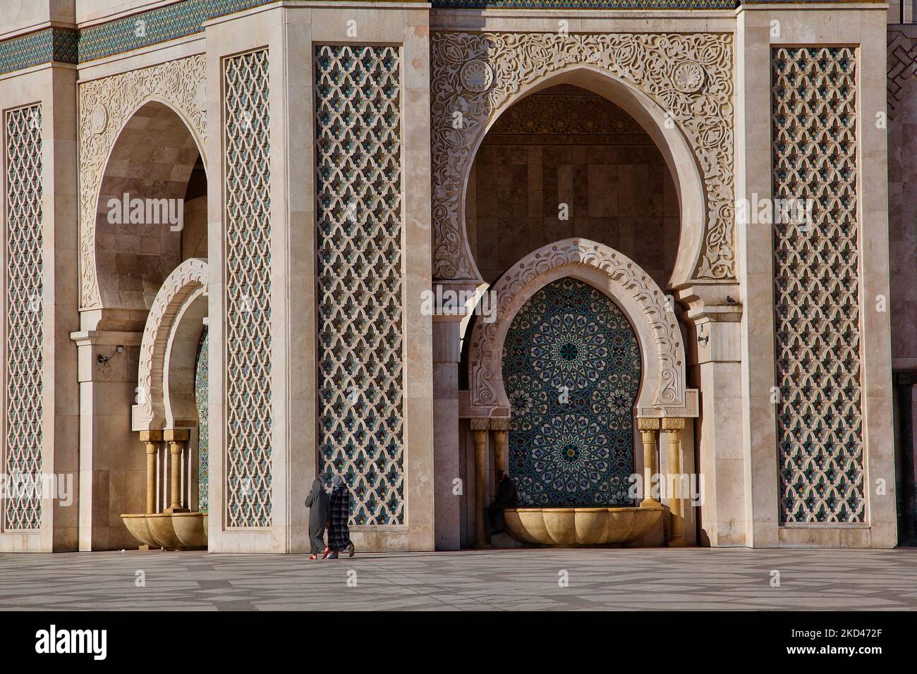 Cortile della Moschea Hassan II nella città di Casablanca, Marocco, Africa. La Moschea di Hassan II è la più grande moschea del Marocco e la 7th più grande al mondo. Il suo minareto è il più alto al mondo, con i suoi 210 metri (689 piedi). (Foto di Creative Touch Imaging Ltd./NurPhoto) Foto Stock