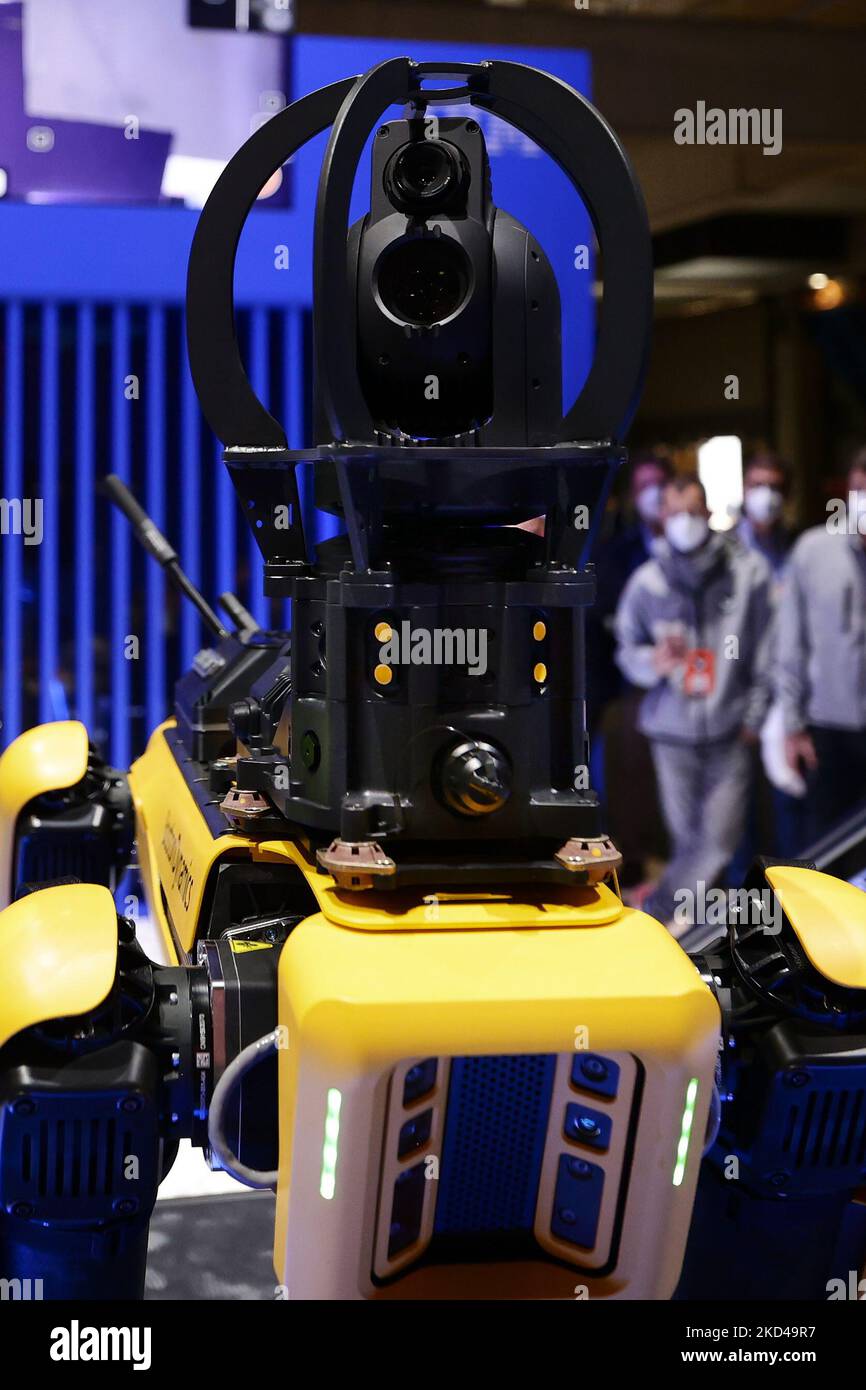 Spot CAM+, una telecamera 360 con pan-tilt-zoom progettata per andare in cima a Spot, le insegne per robot a quattro zampe di Boston Dynamics e uno dei robot più avanzati al mondo, In occasione del Mobile World Congress (MWC), presso lo stand IBM, si è presentata la più grande fiera del settore incentrata sui dispositivi mobili, 5G, IOT, ai e big data, celebrata a Barcellona il 3 marzo 2022 a Barcellona, Spagna. (Foto di Joan Cros/NurPhoto) Foto Stock