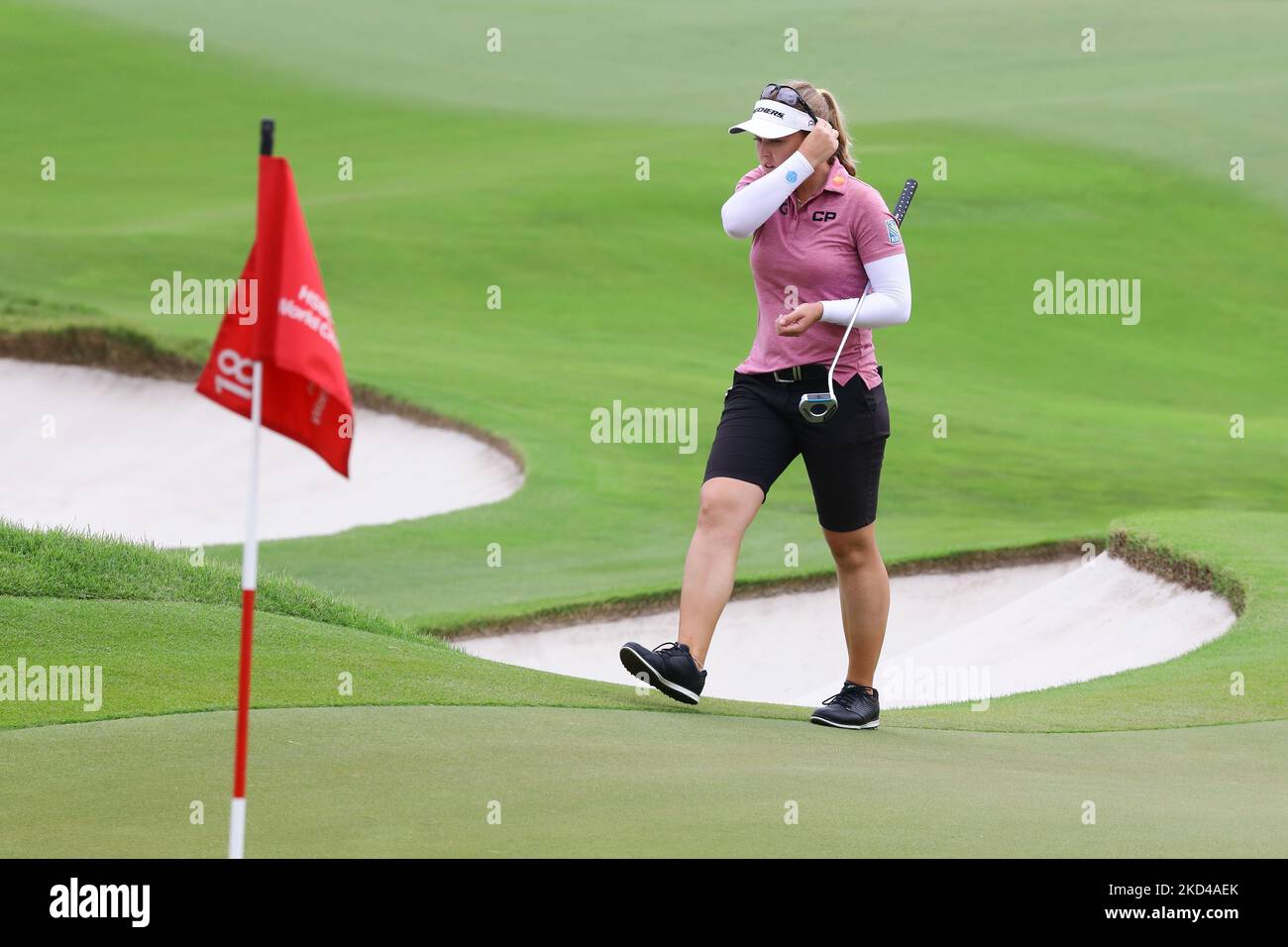 Brooke Henderson del Canada in azione durante il quarto round del campionato mondiale di donne HSBC al Sentosa Golf Club il 6 marzo 2022 a Singapore. (Foto di Suhaimi Abdullah/NurPhoto) Foto Stock