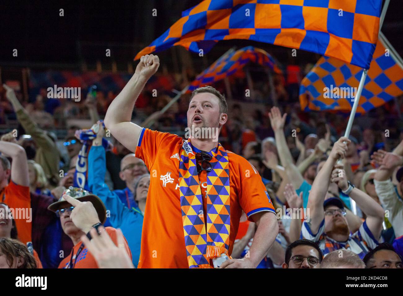 I fan del FC Cincinnati vengono visti durante una partita di calcio MLS tra il FC Cincinnati e il D.C. United al TQL Stadium sabato 5 marzo 2022 a Cincinnati, Ohio. (Foto di Jason Whitman/NurPhoto) Foto Stock