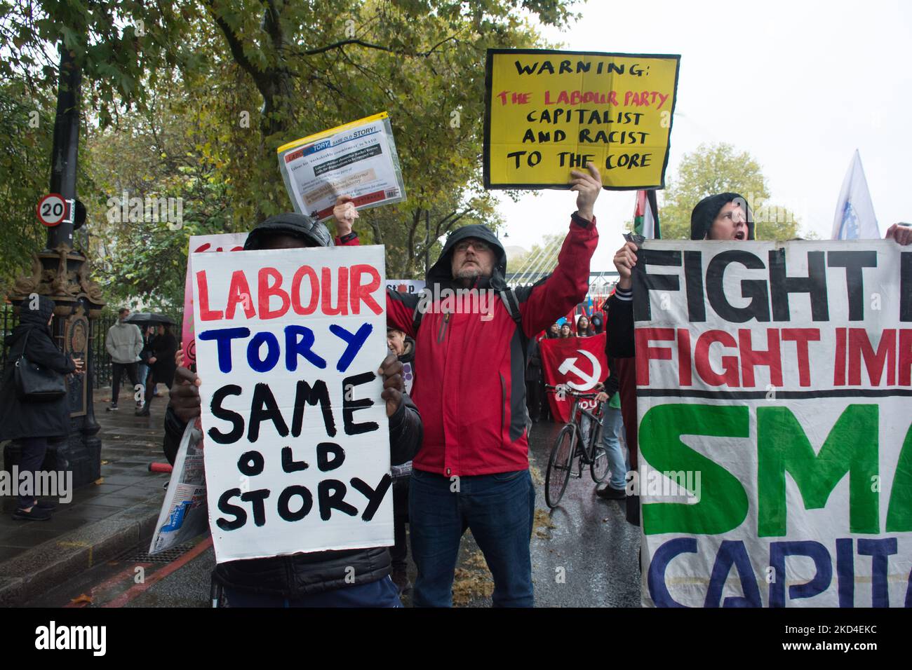 Ebankment, Londra, Regno Unito. 5th novembre 2022. Migliaia assembley a Embankment una dimostrazione nazionale richiede un'elezione generale ora marzo a Trafalgar Square per un rally. Foto Stock