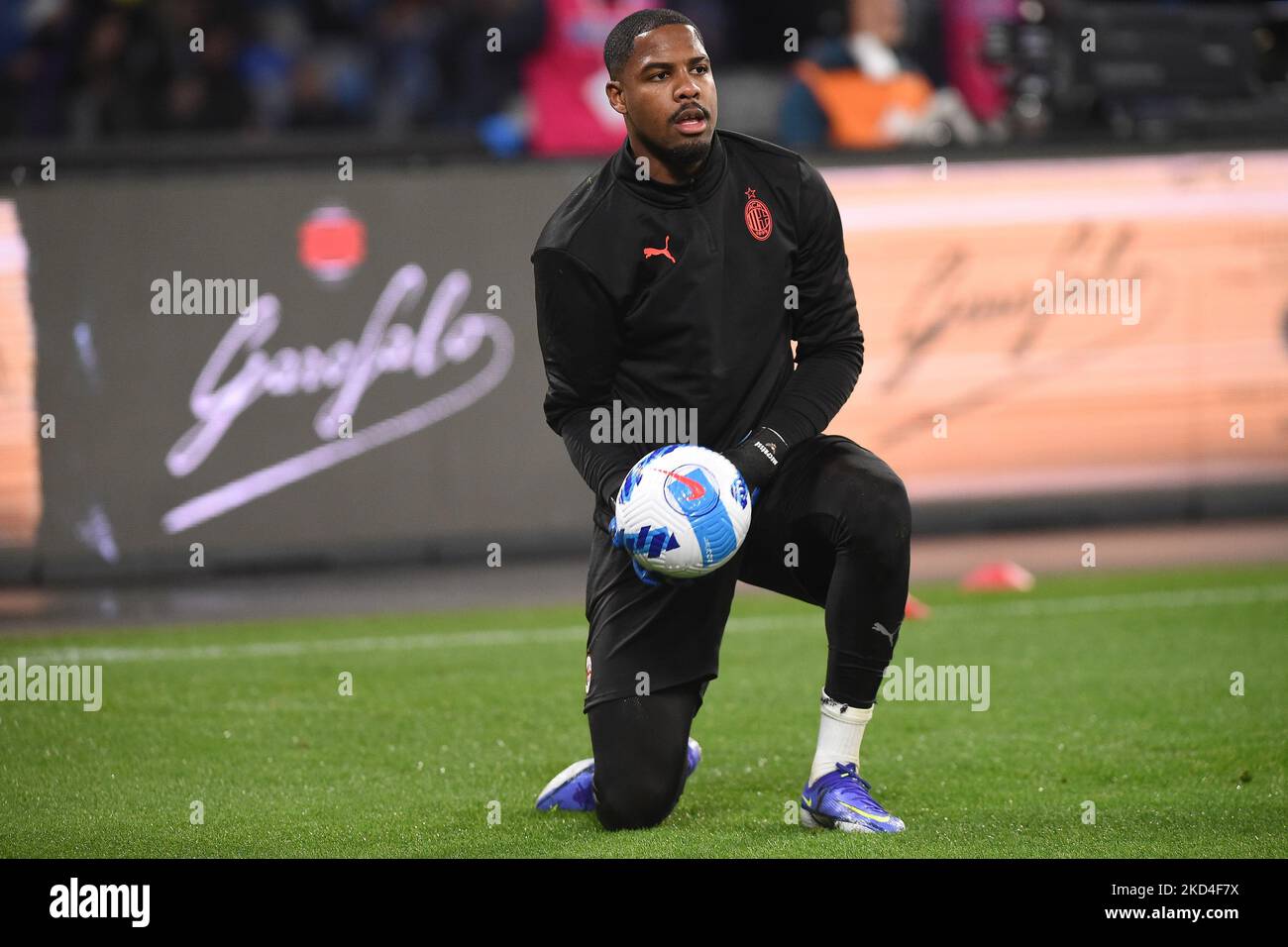 Mike Maignan dell'AC Milan durante la Serie A match tra SSC Napoli e AC Milan allo Stadio Diego Armando Maradona Napoli Italia il 6 marzo 2022. (Foto di Franco Romano/NurPhoto) Foto Stock