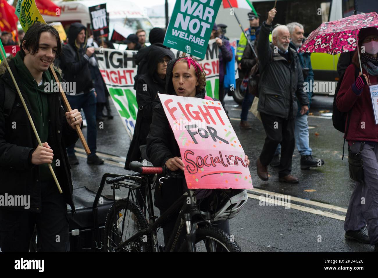 Ebankment, Londra, Regno Unito. 5th novembre 2022. Migliaia assembley a Embankment una dimostrazione nazionale richiede un'elezione generale ora marzo a Trafalgar Square per un rally. Foto Stock