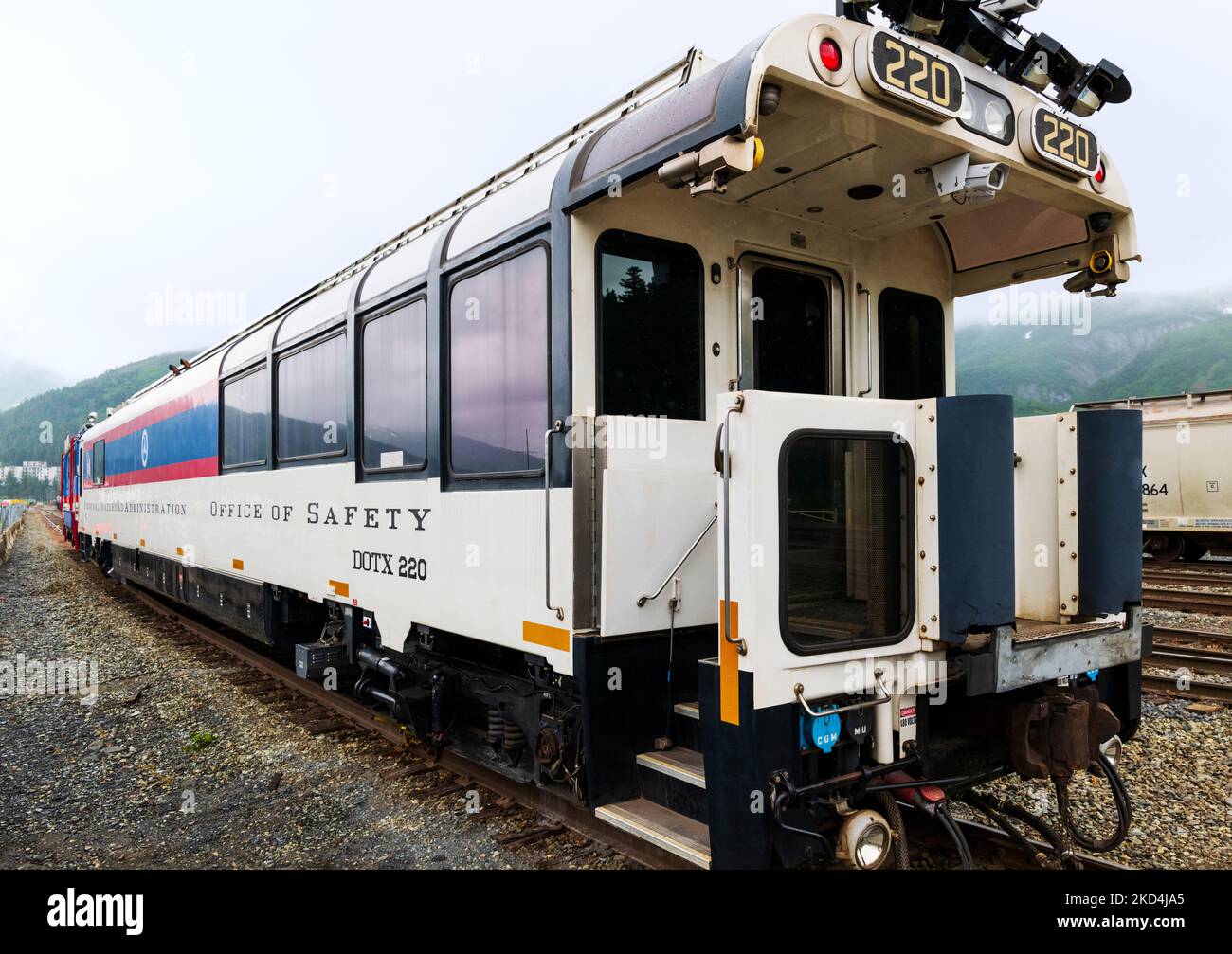 Federal Railroad Administration auto ferroviaria; Office of Safety; Whittier; Alaska; USA. Un tunnel da Whittier a Portage è condiviso da auto e ferrovia. Foto Stock