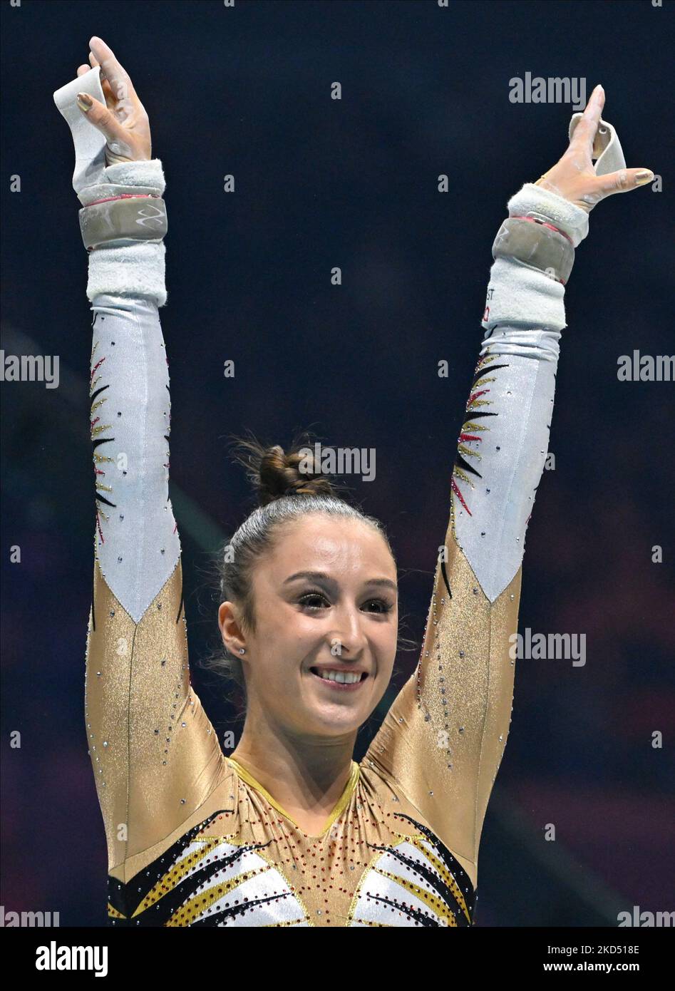 Ginnastica belga Nina Derwael nella foto durante la finale delle barre irregolari delle donne al Campionato Mondiale di Ginnastica artistica di Liverpool, Regno Unito, sabato 05 novembre 2022. I Mondi si svolgono dal 29 ottobre al 6 novembre 2022 a Liverpool, Regno Unito. FOTO DI BELGA ERIC LALMAND Foto Stock