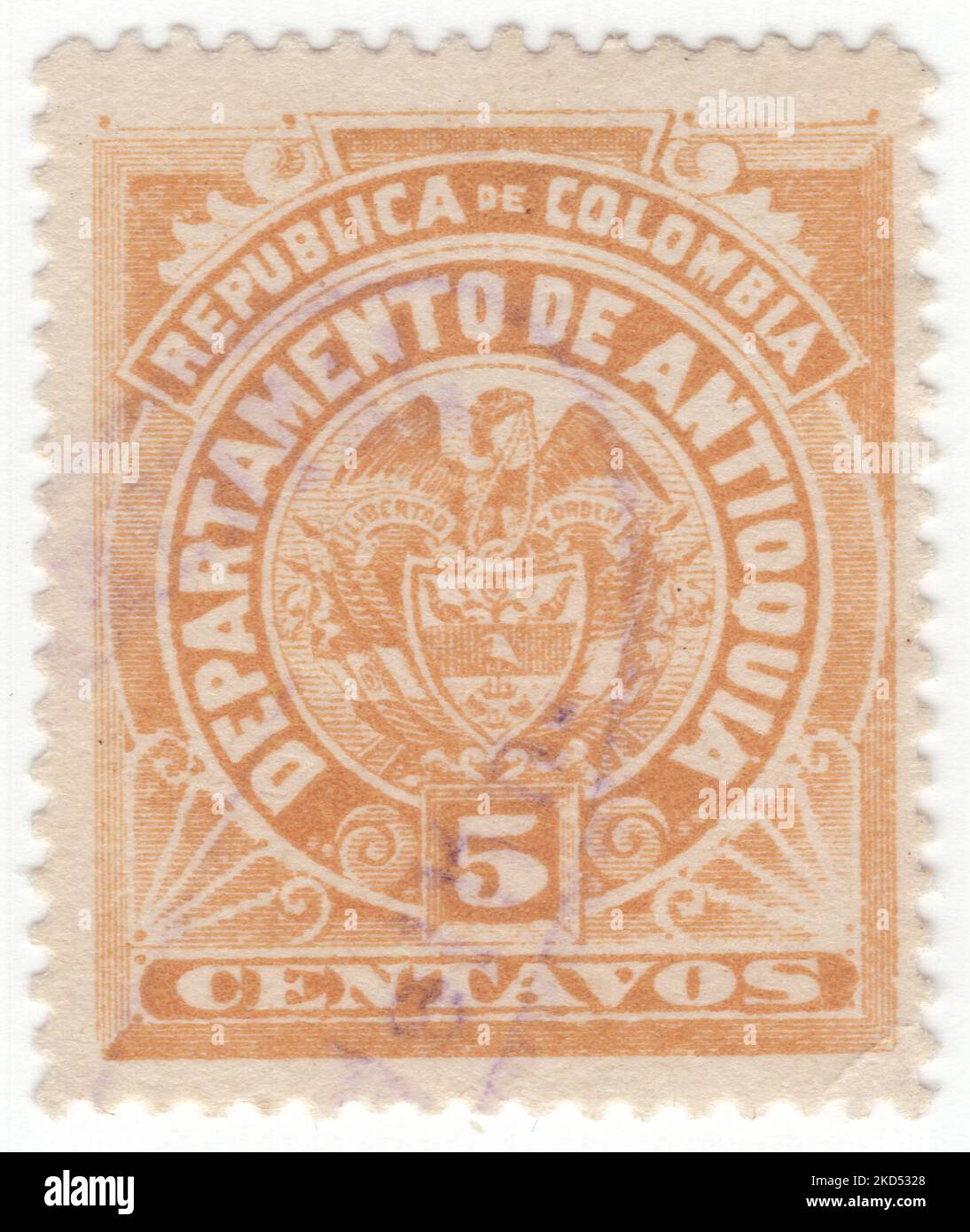 ANTIOQUIA - 1896: Francobollo giallo da 5 centavos raffigurante stemma. Antioquia, originariamente uno Stato, ora Dipartimento della Repubblica di Colombia con capitale a Medellin. Lo Stato di Antioquia era uno degli stati della Colombia. Oggi l'area dell'ex stato costituisce la maggior parte dell'attuale dipartimento di Antioquia della Repubblica di Colombia. Originariamente uno Stato, ora un Dipartimento della Repubblica di Colombia con capitale a Medellín Foto Stock