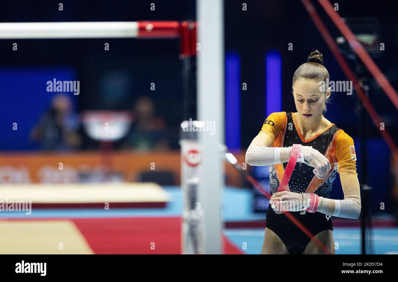 LIVERPOOL - Naomi Visser in azione durante la finale femminile al World Gymnastics Championships di Liverpool. ANP IRIS VAN DEN BROEK Foto Stock