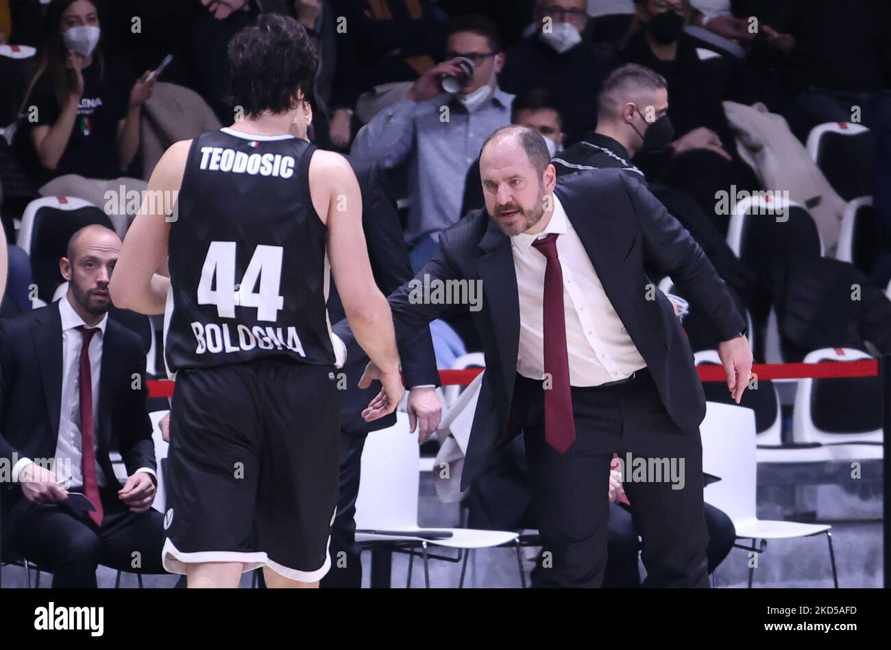 Andrea Diana (assistente allenatore di Segafredo Virtus Bologna) durante la partita Eurocup Segafredo Virtus Bologna Vs. Cedevita Olimpija Lubiana all'Arena Segafredo - Bologna, 16 marzo 2022 (Foto di Michele Nucci/LiveMedia/NurPhoto) Foto Stock