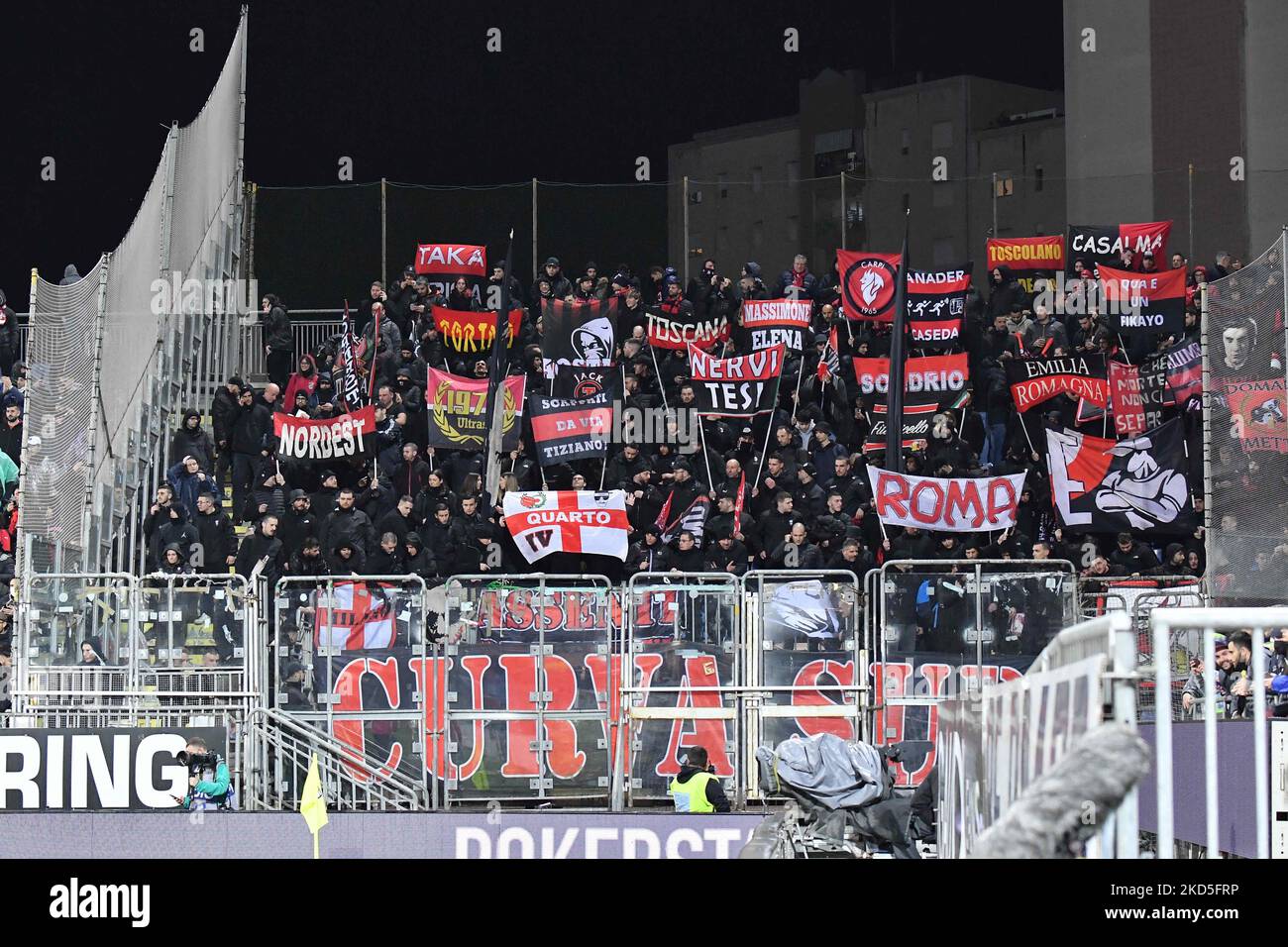 Tifosi AC Milan durante la serie calcistica italiana A match Cagliari Calcio vs AC Milan il 19 marzo 2022 all'Unipol Domus di Cagliari (Photo by Luigi Canu/LiveMedia/NurPhoto) Foto Stock