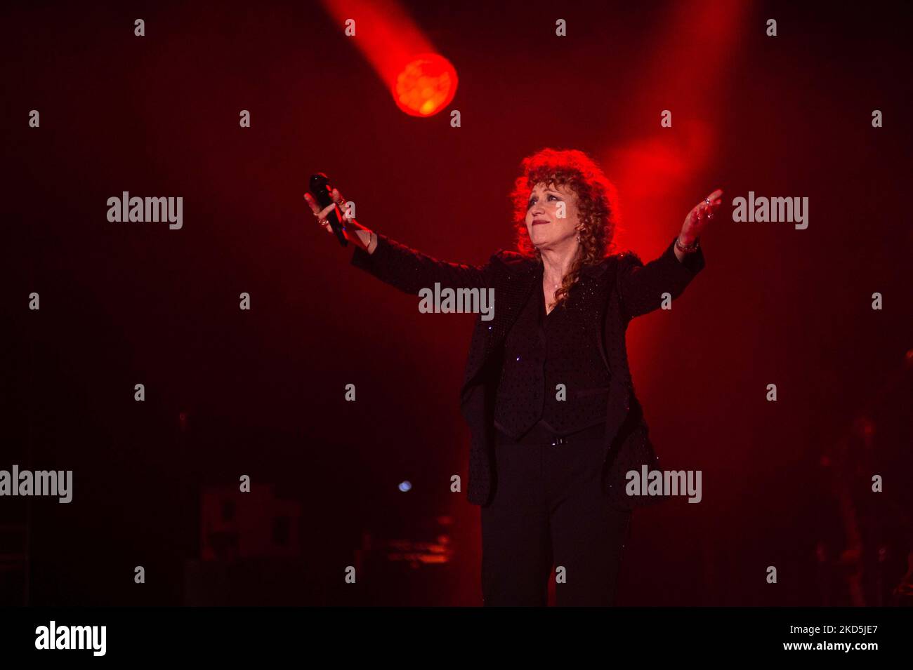 Fiorella Mannoia durante il concerto musicale della cantante italiana Fiorella Mannoia - la versione di Fiorella Tour 2022 il 19 marzo 2022 al Teatro Gesualdo di Avellino (Foto di Alfonso Maria Salsano/LiveMedia/NurPhoto) Foto Stock