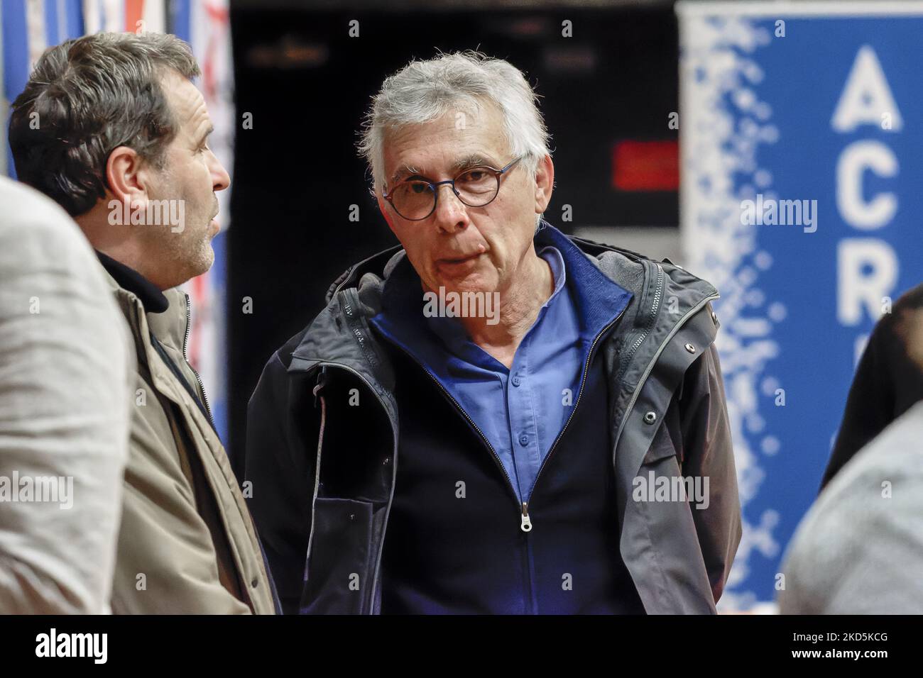 Direttore e giornalista della TV digitale 'Arret sur Images' Daniel Schneidermann partecipa all'incontro 'Media Concentration Kill Democracy – Stop Bollore' – 18 marzo 2022 , Parigi (Foto di Daniel Pier/NurPhoto) Foto Stock