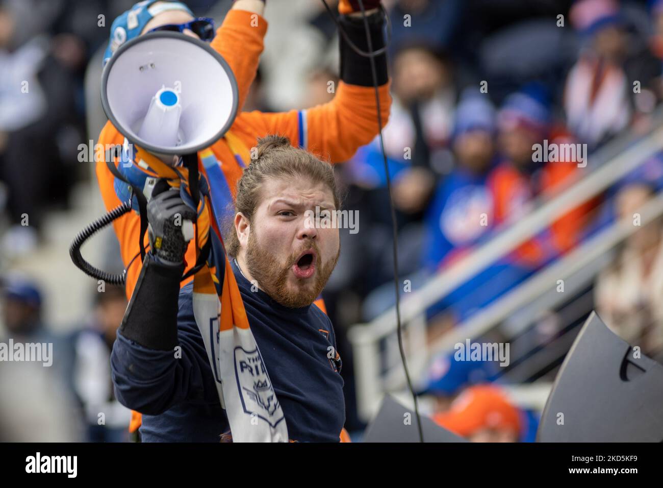 I fan si vedono celebrare un gol durante una partita di calcio della Major League tra il FC Cincinnati e l'Inter Miami al TQL Stadium di Cincinnati, Ohio. Sabato 19 marzo 2022. Il FC Cincinnati ha sconfitto l'Inter Miami FC 3-1. (Foto di Jason Whitman/NurPhoto) Foto Stock