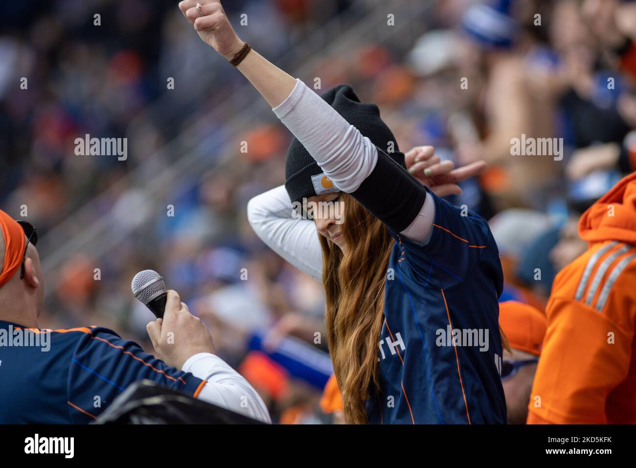 I fan si vedono celebrare un gol durante una partita di calcio della Major League tra il FC Cincinnati e l'Inter Miami al TQL Stadium di Cincinnati, Ohio. Sabato 19 marzo 2022. Il FC Cincinnati ha sconfitto l'Inter Miami FC 3-1. (Foto di Jason Whitman/NurPhoto) Foto Stock