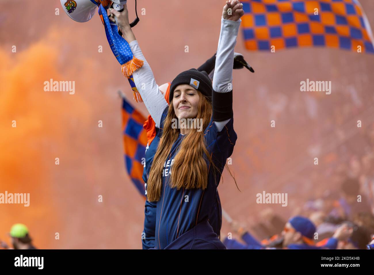 I fan si vedono celebrare un gol durante una partita di calcio della Major League tra il FC Cincinnati e l'Inter Miami al TQL Stadium di Cincinnati, Ohio. Sabato 19 marzo 2022. Il FC Cincinnati ha sconfitto l'Inter Miami FC 3-1. (Foto di Jason Whitman/NurPhoto) Foto Stock