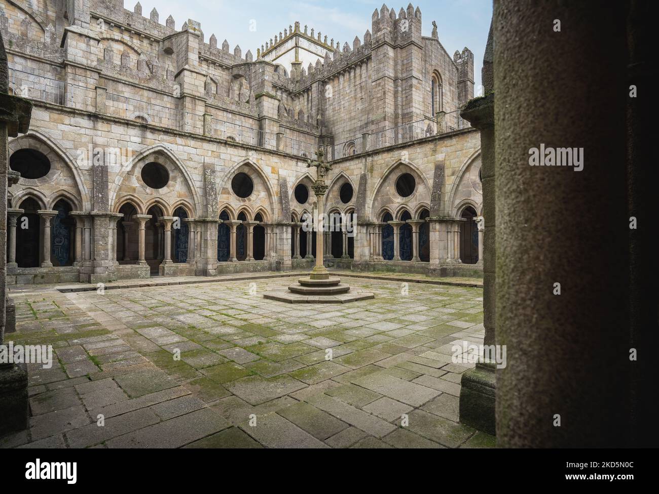 Chiostri gotici della Cattedrale di se do Porto - Porto, Portogallo Foto Stock