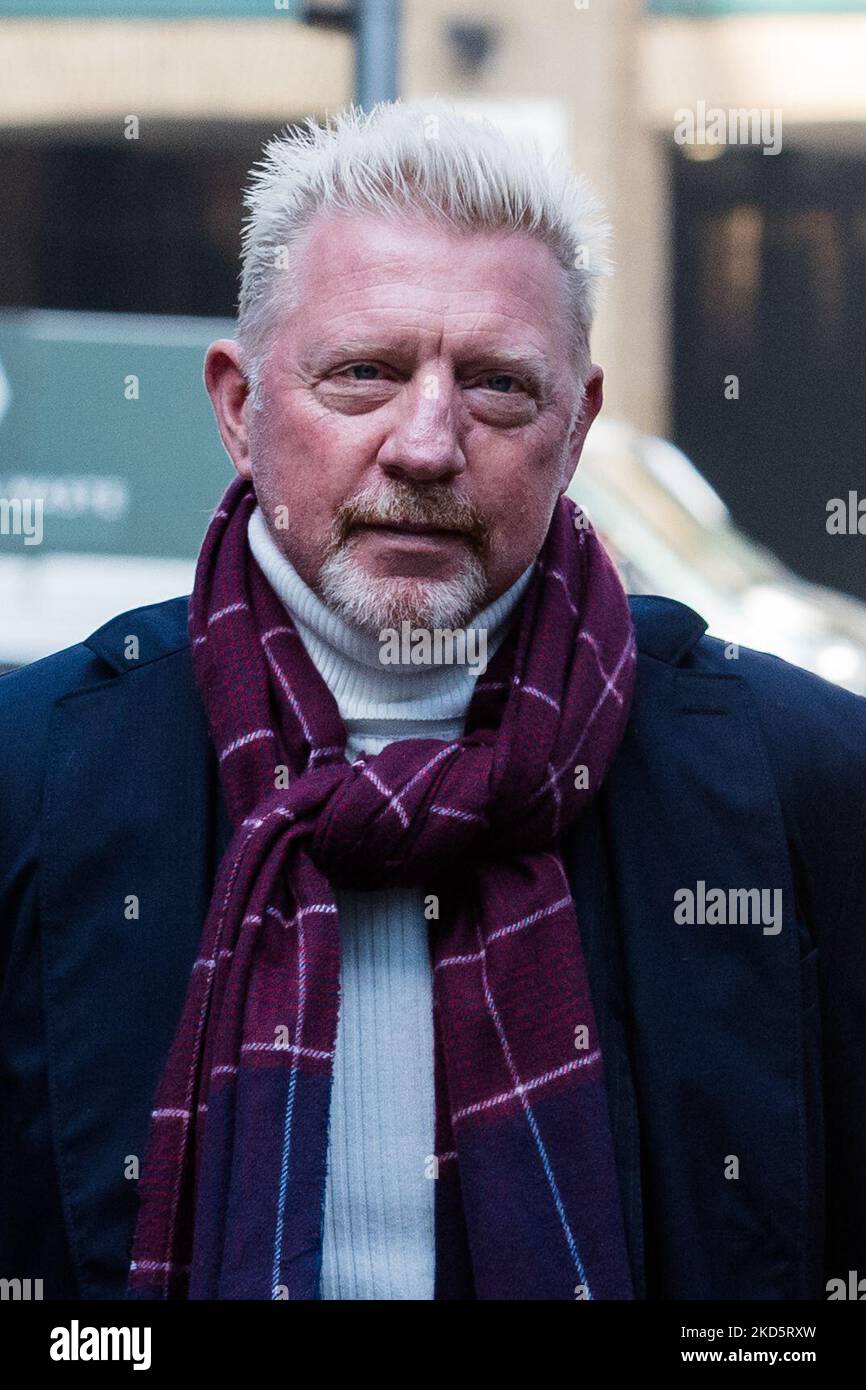 LONDRA, REGNO UNITO - 22 MARZO 2022: L'ex tennista Boris Becker arriva al Southwark Crown Court il secondo giorno del suo processo per presunte attività di occultamento, tra cui medaglie, trofei di Wimbledon e proprietà da fiduciari fallimentari il 22 marzo 2022 a Londra, Inghilterra. (Foto di Wiktor Szymanowicz/NurPhoto) Foto Stock