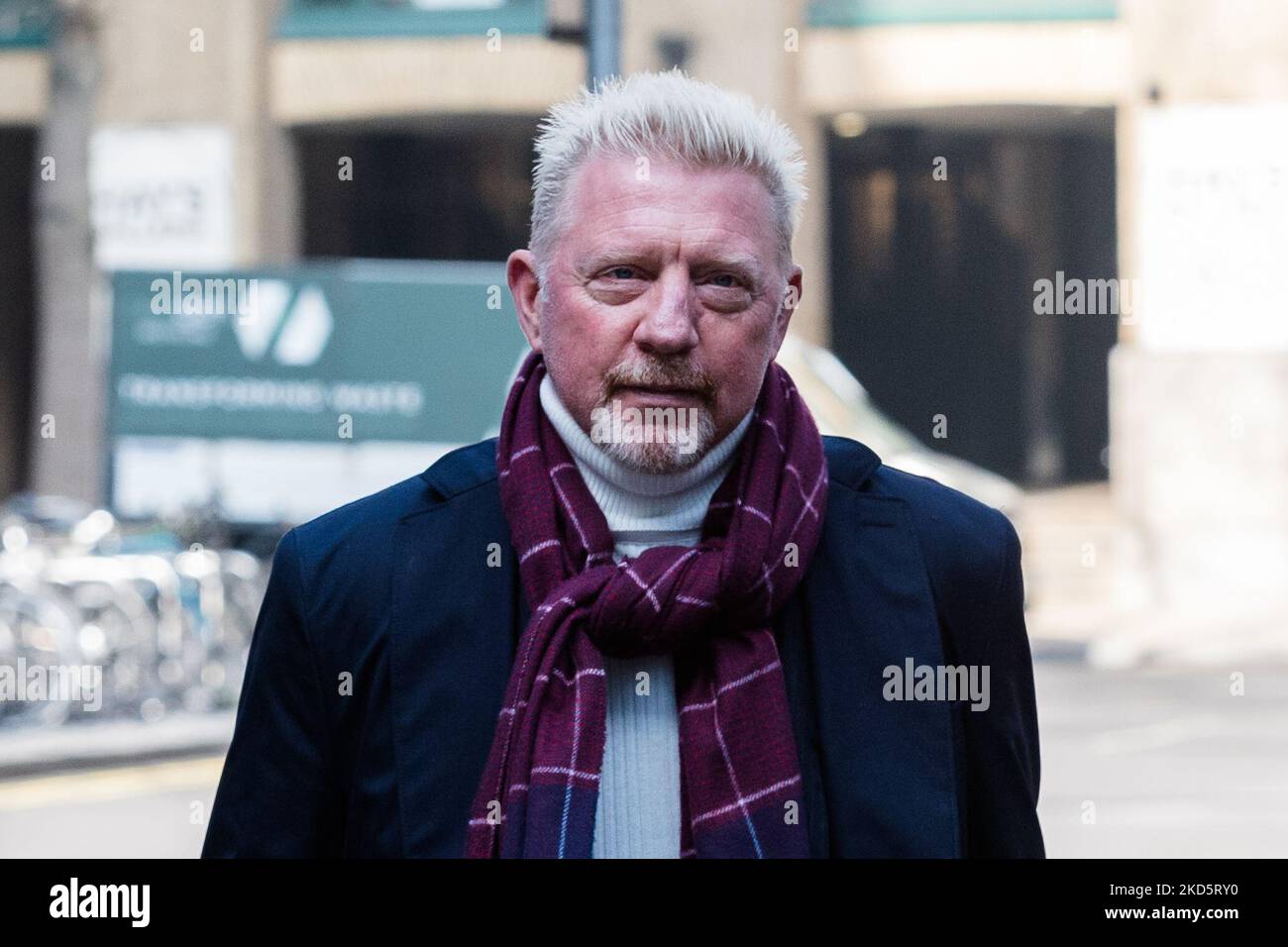LONDRA, REGNO UNITO - 22 MARZO 2022: L'ex tennista Boris Becker arriva al Southwark Crown Court il secondo giorno del suo processo per presunte attività di occultamento, tra cui medaglie, trofei di Wimbledon e proprietà da fiduciari fallimentari il 22 marzo 2022 a Londra, Inghilterra. (Foto di Wiktor Szymanowicz/NurPhoto) Foto Stock