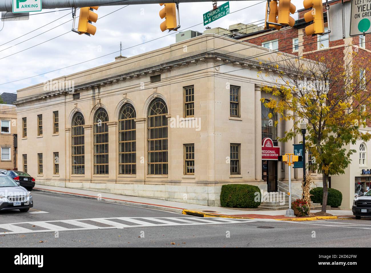 MARION, Virginia., USA-15 OTTOBRE 2022: Il Bank of Marion Regional Business Center, a Main Street e Church Street. Foto Stock