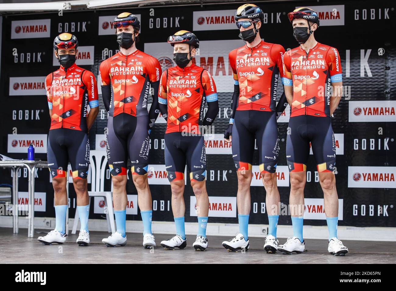 Squadra vincitrice del Bahrain Jack Haig, Sonny Colbrelli, Dylan Teuns, Wouter Poels, Phil Bauhaus, Santiago Buitrago Sanchez, Hermann Pernsteiner durante il 101th volta Ciclista a Catalunya 2022, fase 7 da Barcellona a Barcellona. Il 27 marzo 2022 a Barcellona, Spagna. (Foto di Xavier Bonilla/NurPhoto) Foto Stock