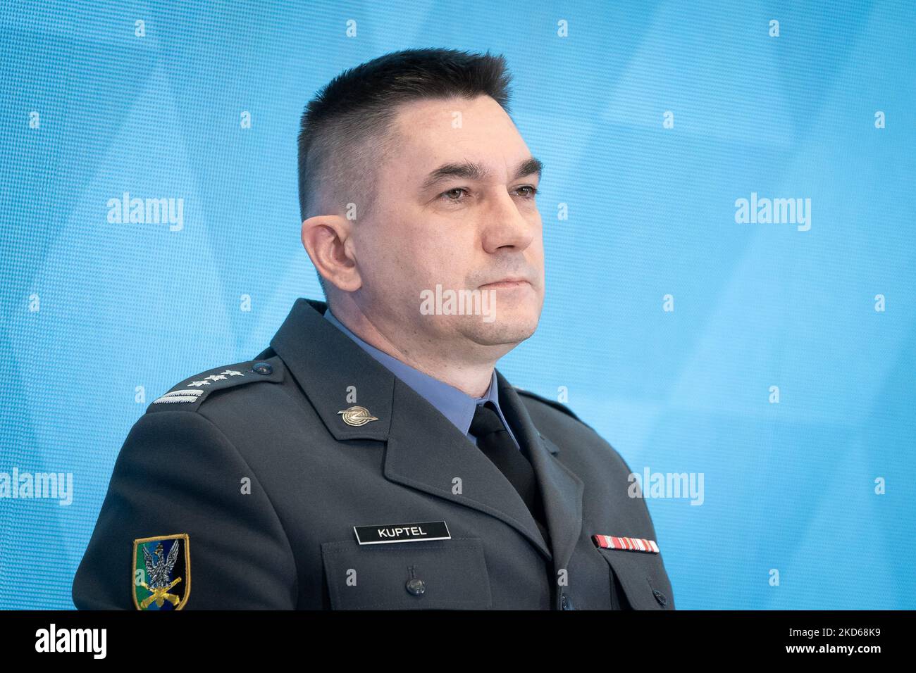Colonnello Artur Kuptel durante la conferenza 'Homeland Defence Act - New Power of the Polish Army' presso l'Accademia di Studi di guerra di Varsavia, Polonia il 28 marzo 2022 (Foto di Mateusz Wlodarczyk/NurPhoto) Foto Stock
