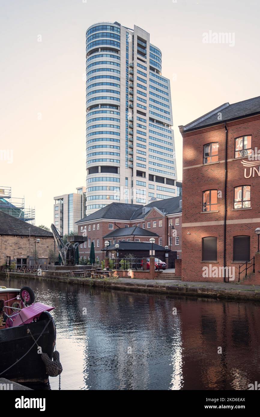 Bridgewater Place, soprannominato il Dalek, è un grattacielo residenziale e di uffici a Leeds, West Yorkshire, Inghilterra. Foto Stock