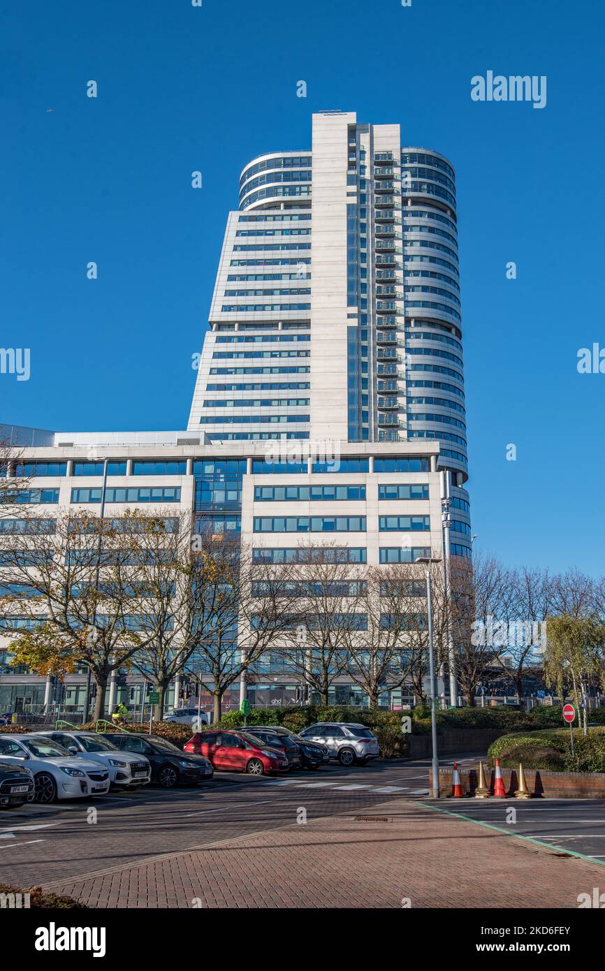 Bridgewater Place, soprannominato il Dalek, è un grattacielo residenziale e di uffici a Leeds, West Yorkshire, Inghilterra. Foto Stock