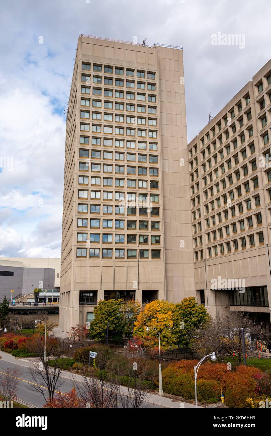 Ottawa, Ontario - 20 ottobre 2022: Dipartimento della Difesa Nazionale sede a Ottawa, Canada. Foto Stock