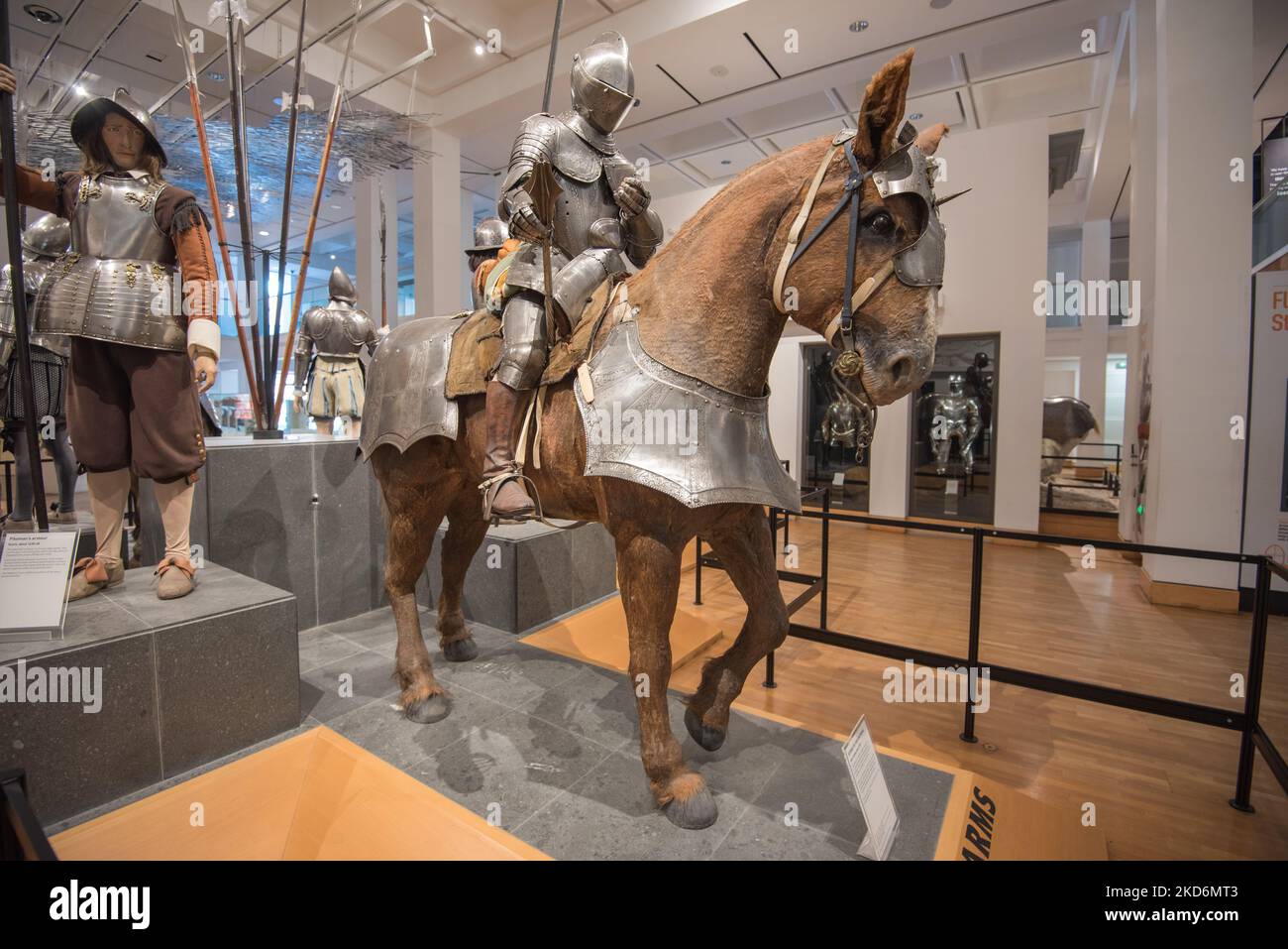 Il Royal Armouries Museum di Leeds, West Yorkshire, Inghilterra, ospita la collezione nazionale di armi e armature del Regno Unito Foto Stock