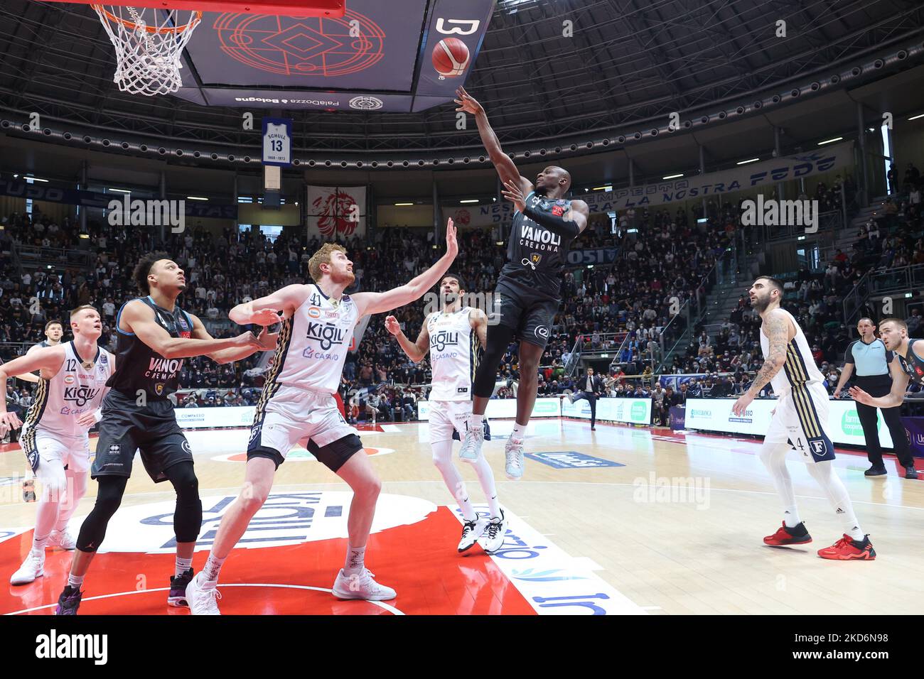 David Reginald Cournooh (Vanoli basket Cremona) durante la serie A1 campionato italiano di basket LBA Kigili Fortitudo Bologna vs. Vanoli basket Cremona al Paladozza (Foto di Michele Nucci/LiveMedia/NurPhoto) Foto Stock