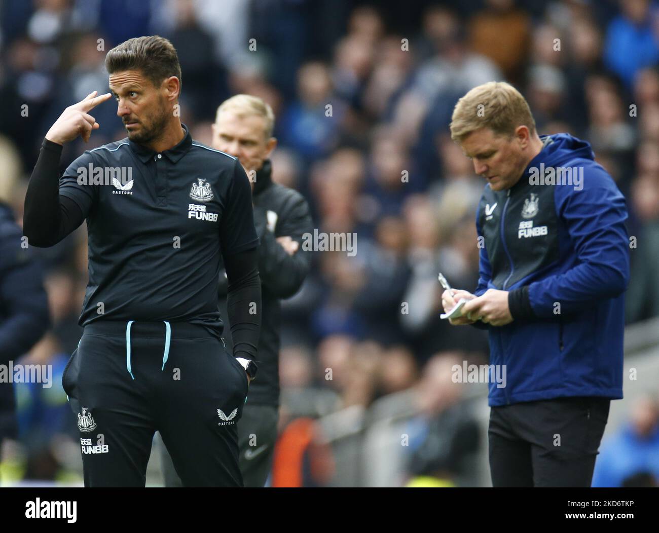 L-R Assistant Coach Jason Tindall e il Newcastle United manager Eddie Howe durante la Premier League tra Tottenham Hotspur e Newcastle United allo stadio Tottenham Hotspur , Londra, Inghilterra il 03rd aprile 2022 (Photo by Action Foto Sport/NurPhoto) Foto Stock