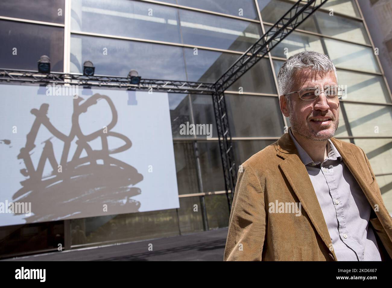 Il premiato giornalista americano Alec MacGillis presenta il 5 2022 aprile a Barcellona, Catalogna, Spagna, "Fulfillment: America in the Shadow of Amazon" (Foto di Albert Llop/NurPhoto) Foto Stock