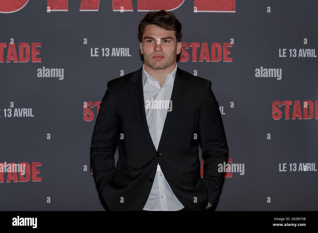 Giocatore francese internazionale e Stade Toulousain giocatore professionista di rugby Antoine. DUPONT posa durante una foto per l'Avant-Premiere del film 'Stade' (Stadio) al cinema Grand Rex - 04 aprile 2022, Parigi (Foto di Daniel Pier/NurPhoto) Foto Stock