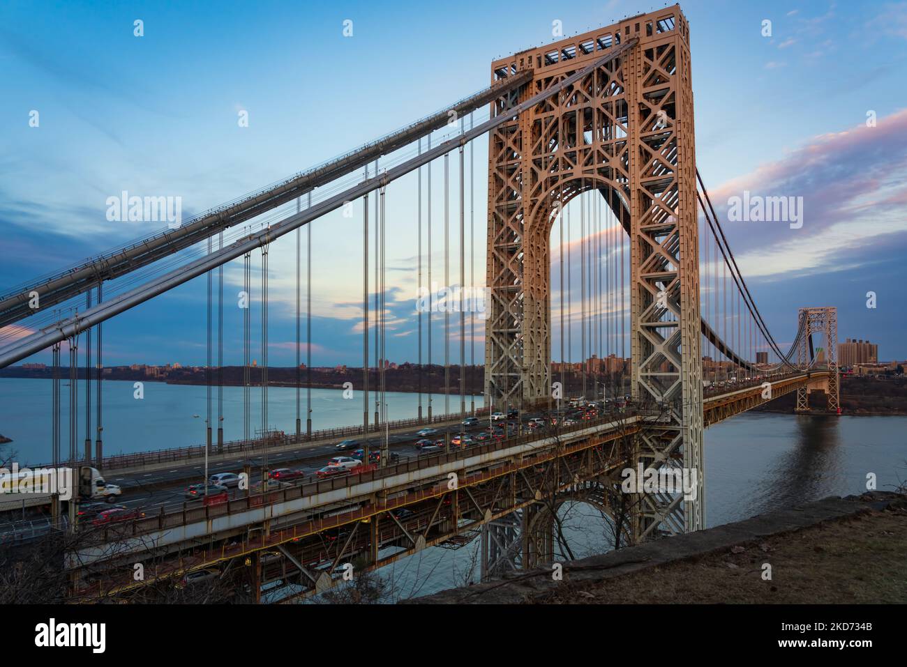 Vista del tramonto sul ponte. La foto è scattata da Palisades Park a Fort Lee. Foto Stock