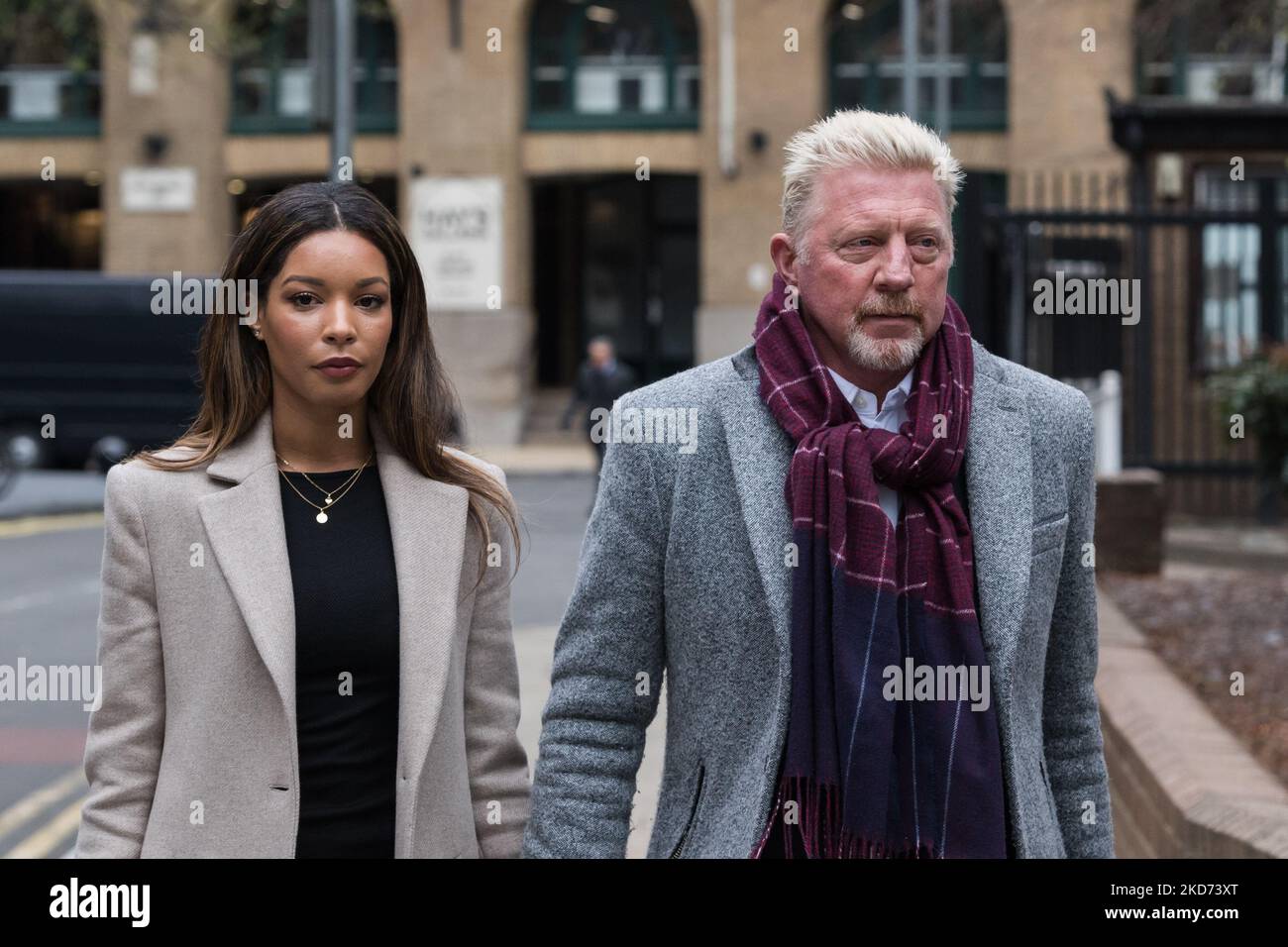 LONDRA, REGNO UNITO - 08 APRILE 2022: L'ex tennista Boris Becker (R) e il suo partner Lilian De Carvalho Monteiro (L) arrivano al Southwark Crown Court mentre la giuria dovrebbe continuare a deliberare sui verdetti nel processo di Boris Becker per presunti asset nascosti, comprese le medaglie, Trofei e proprietà di Wimbledon da fiduciari fallimentari il 08 aprile 2022 a Londra, Inghilterra. (Foto di Wiktor Szymanowicz/NurPhoto) Foto Stock
