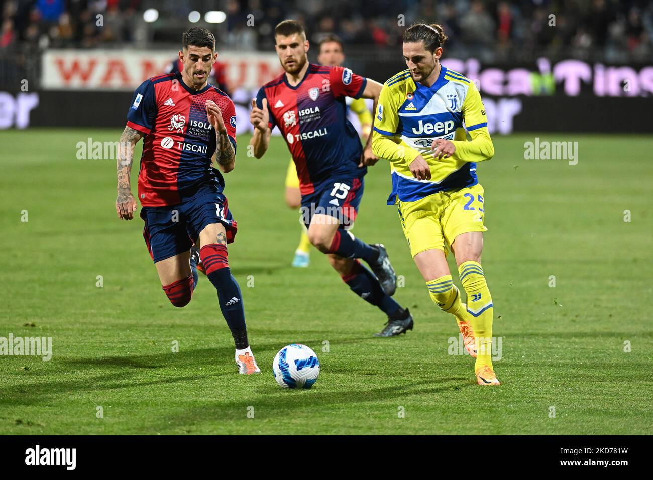 Rabiot (juventus) in azione durante la serie di calcio italiana A match Cagliari Calcio vs Juventus FC il 09 aprile 2022 all'Arena Sardegna di Cagliari (Photo by Gianluca Ricci/LiveMedia/NurPhoto) Foto Stock