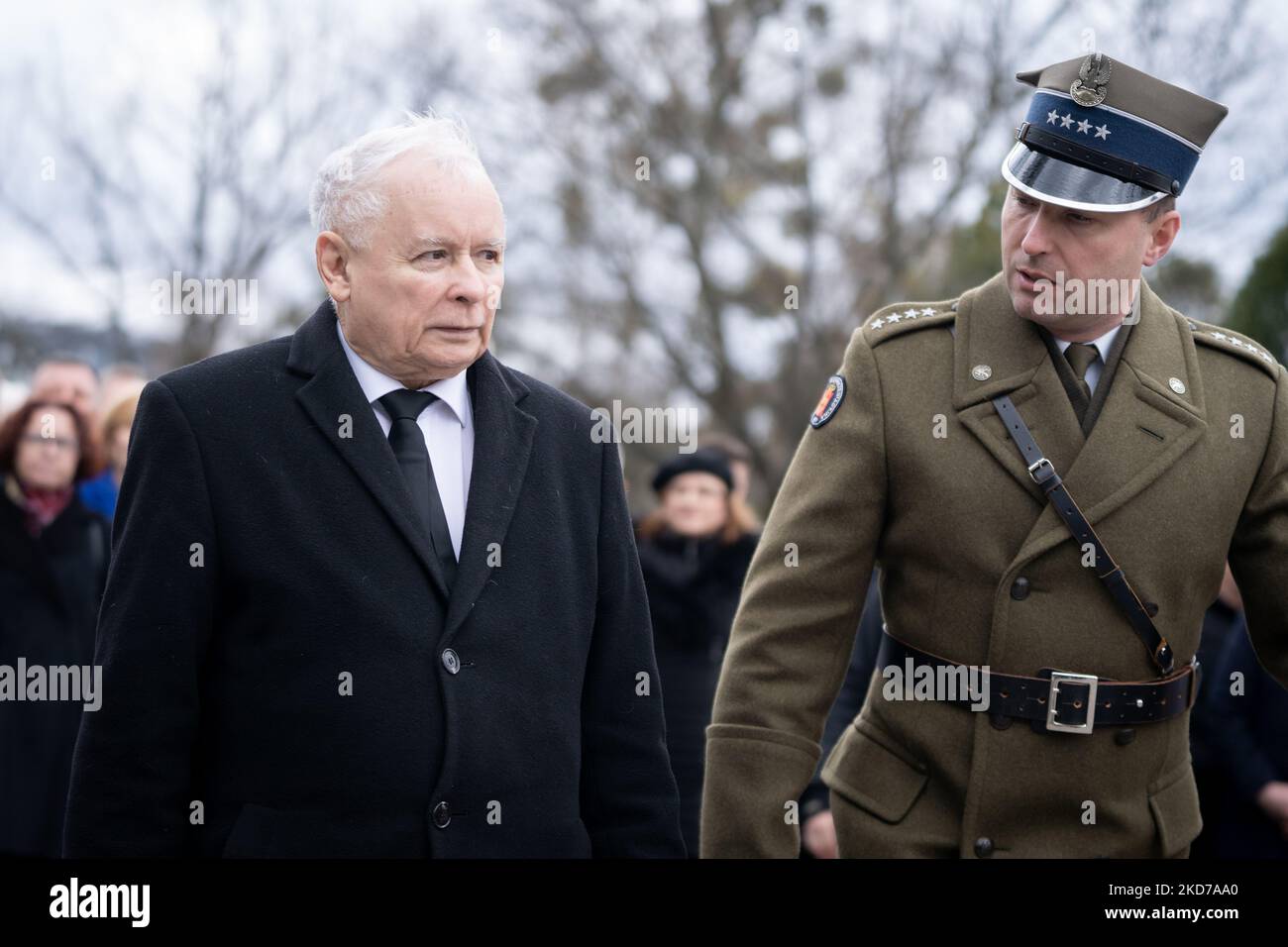 Jaroslaw Kaczynski durante le cerimonie che commemorano il 12th° anniversario dello schianto aereo presidenziale nei pressi di Smolensk, al cimitero militare Powazki di Varsavia, Polonia, il 10 aprile 2022. (Foto di Mateusz Wlodarczyk/NurPhoto) Foto Stock