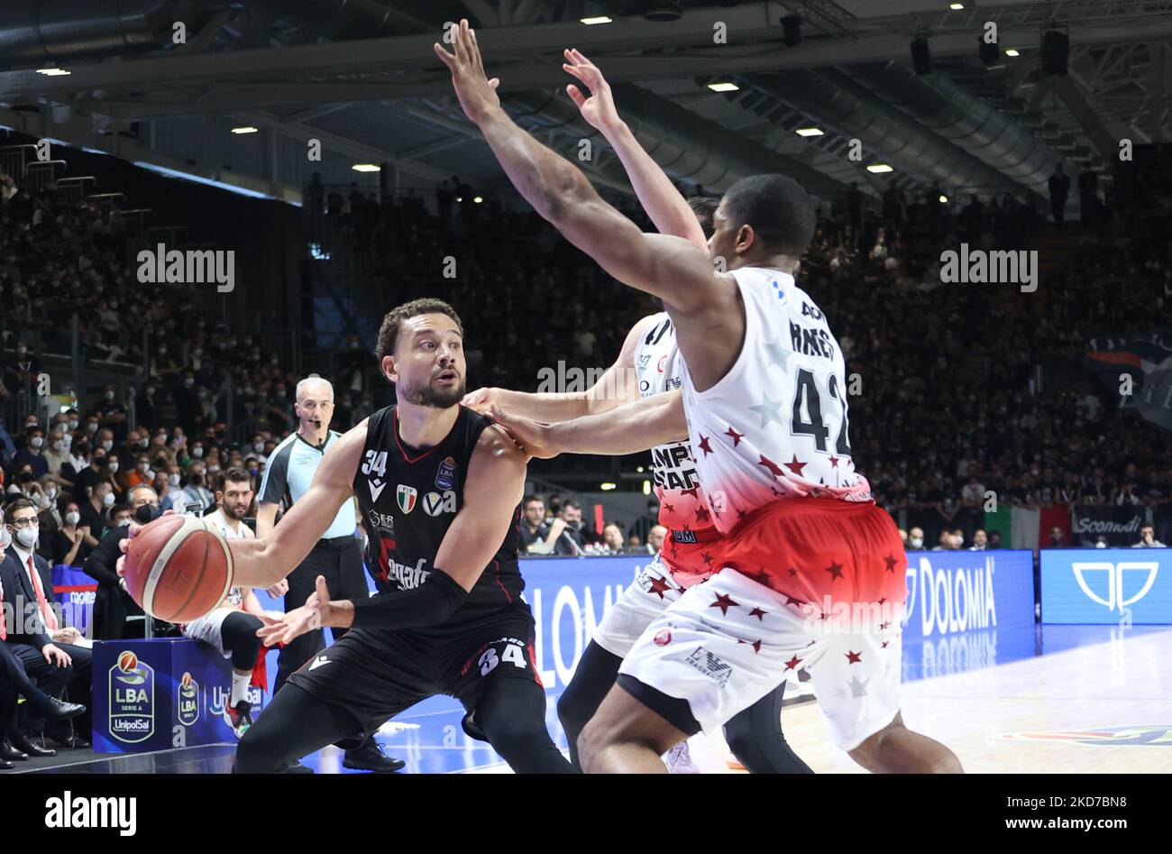 Kyle Weems (Segafredo Virtus Bologna) durante la serie A1 del campionato italiano di basket LBA, Segafredo Virtus Bologna Vs. AIX Armani Exchange Olimpia Milano all'Arena Segafredo di Bologna, il 10 aprile 2022. (Foto di Michele Nucci/LiveMedia/NurPhoto) Foto Stock