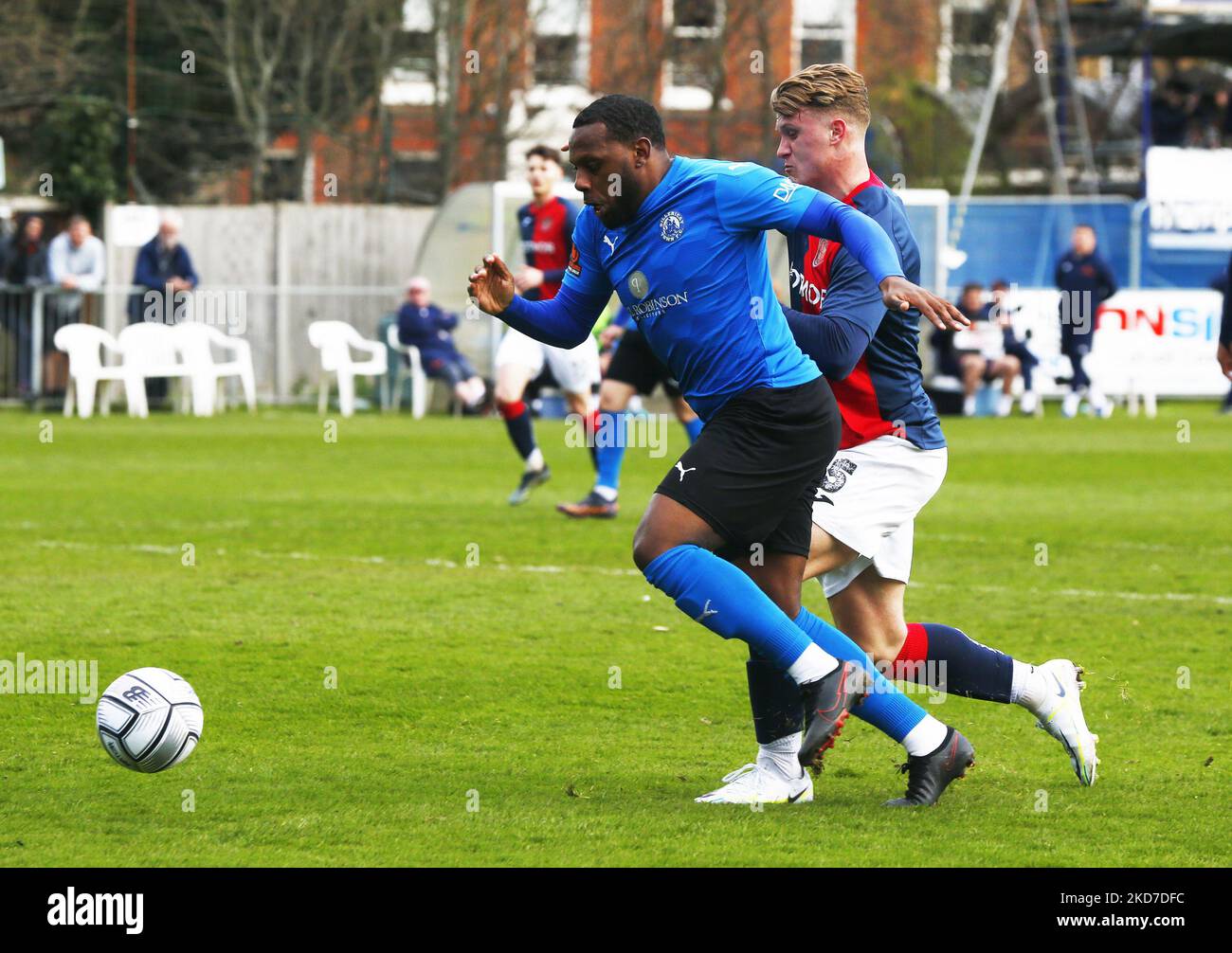 Anthony JEFFREY di Billericay Town prende il Tommy Block di Hampton e Richmond Borough durante la National League South tra Hampton e Richmond Borough FC contro Billericay Town al Cleo Saul Beveree Stadium di Hampton il 09th aprile 2022 (Photo by Action Foto Sport/NurPhoto) Foto Stock